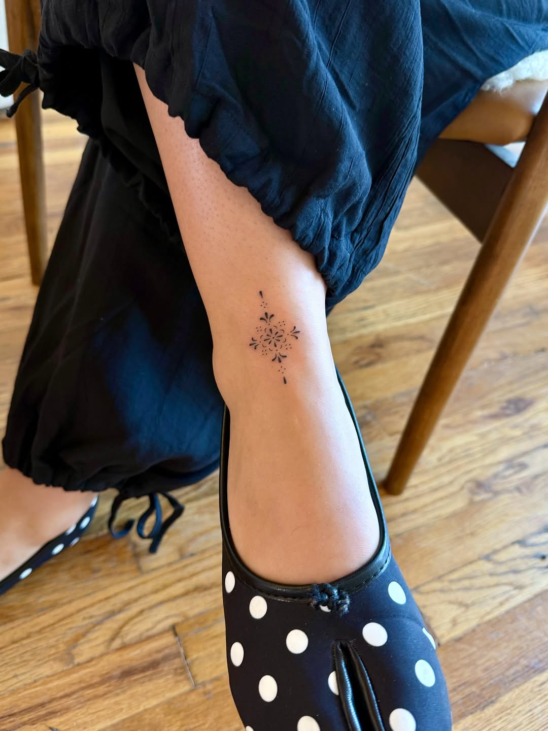 Tattoo by @feelinfineline โ fine_line, minimalist