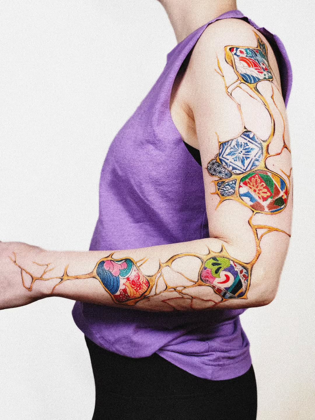 Abstract patterns geometric tattoo on the upper arm by 𝗔𝗟𝗘𝗫 𝗣𝗥𝗘𝗤𝗨𝗘𝗟 𝗧𝗔𝗧𝗧𝗢𝗢𝗦 𝗖𝗛𝗜𝗖𝗔𝗚𝗢 ™, Chicago, Illinois