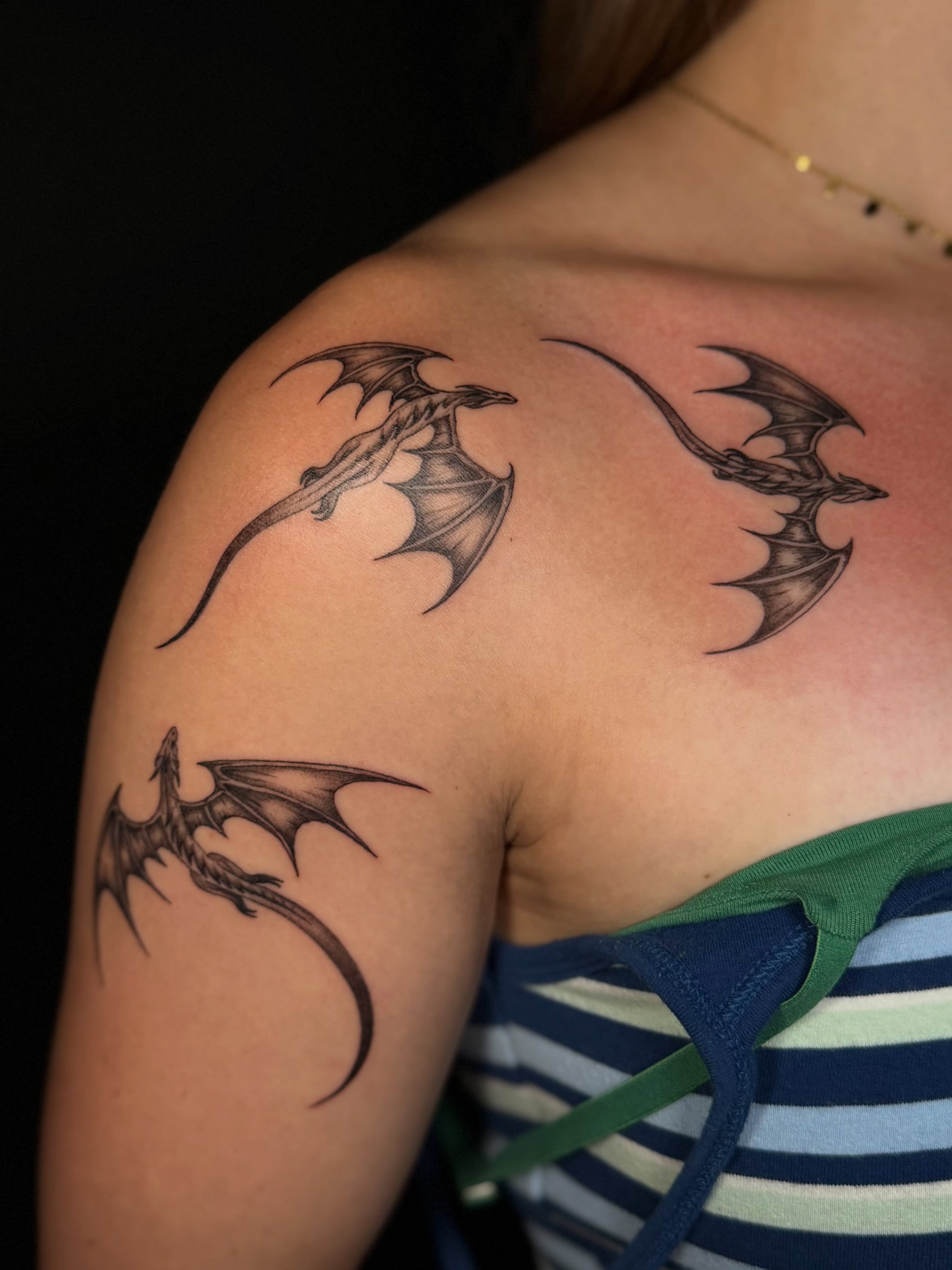 Dragons black and grey tattoo on the shoulder by Jocelyne ♡