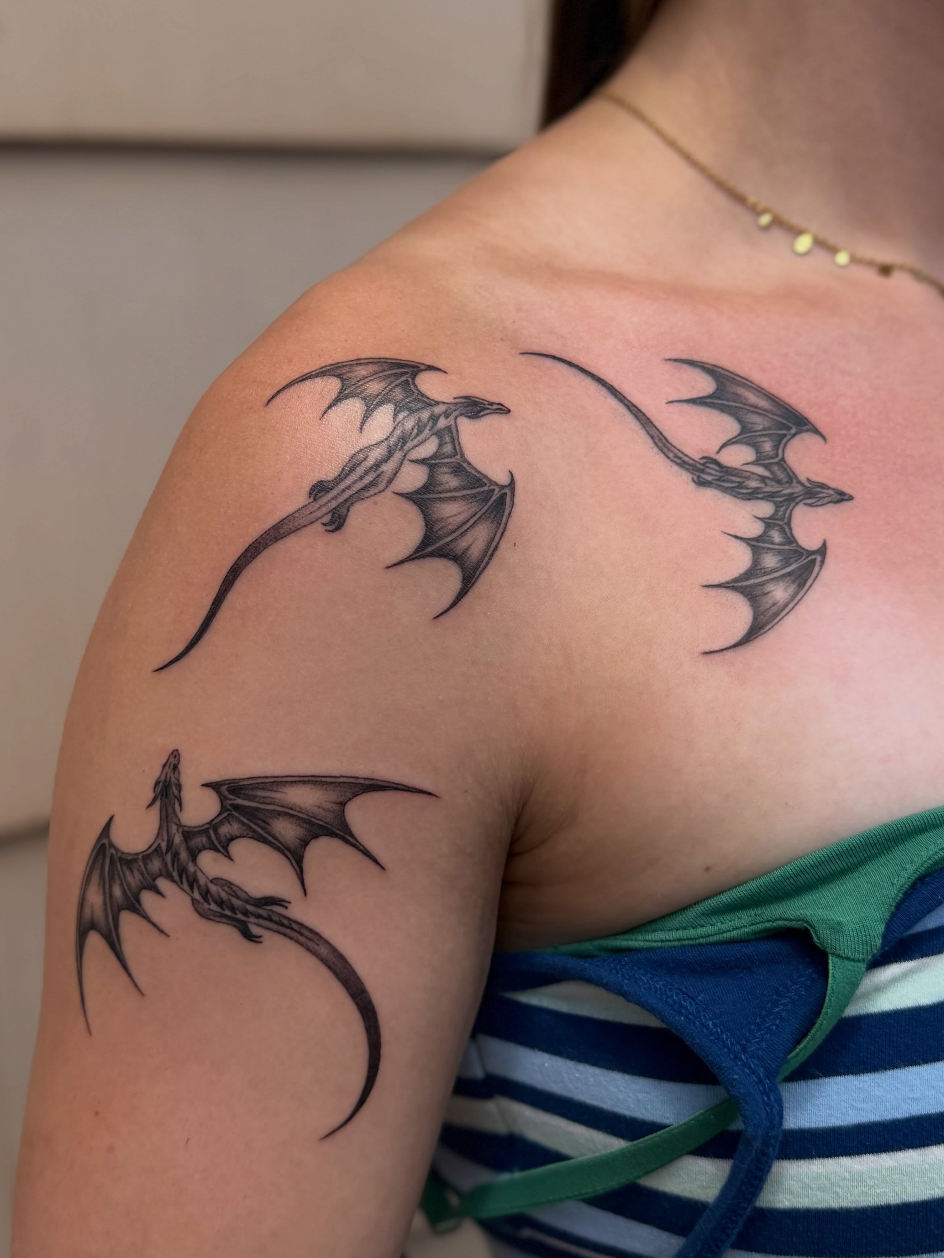 Dragons black and grey tattoo on the shoulder by Jocelyne ♡