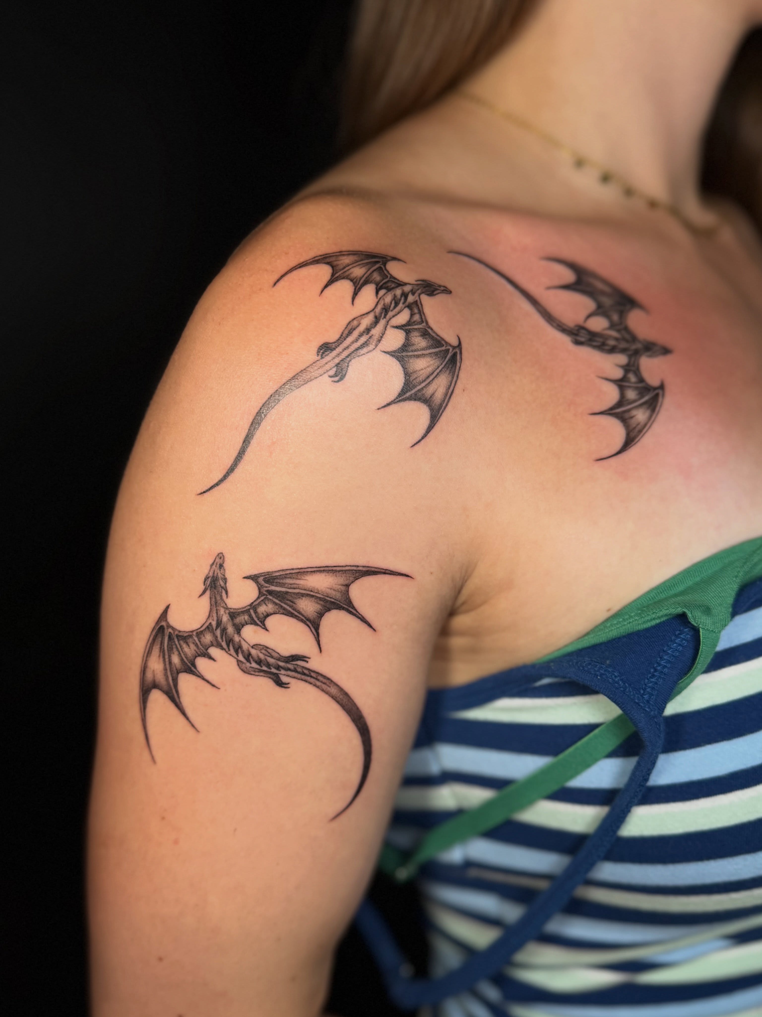 Dragons black and grey tattoo on the shoulder by Jocelyne ♡