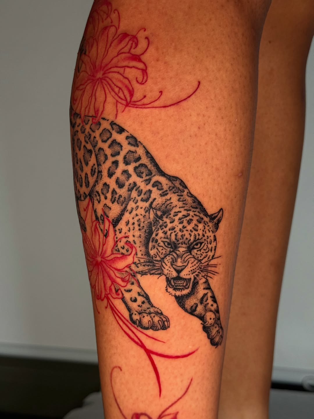Tattoo by @avaniloutattoo — black_and_grey, fine_line