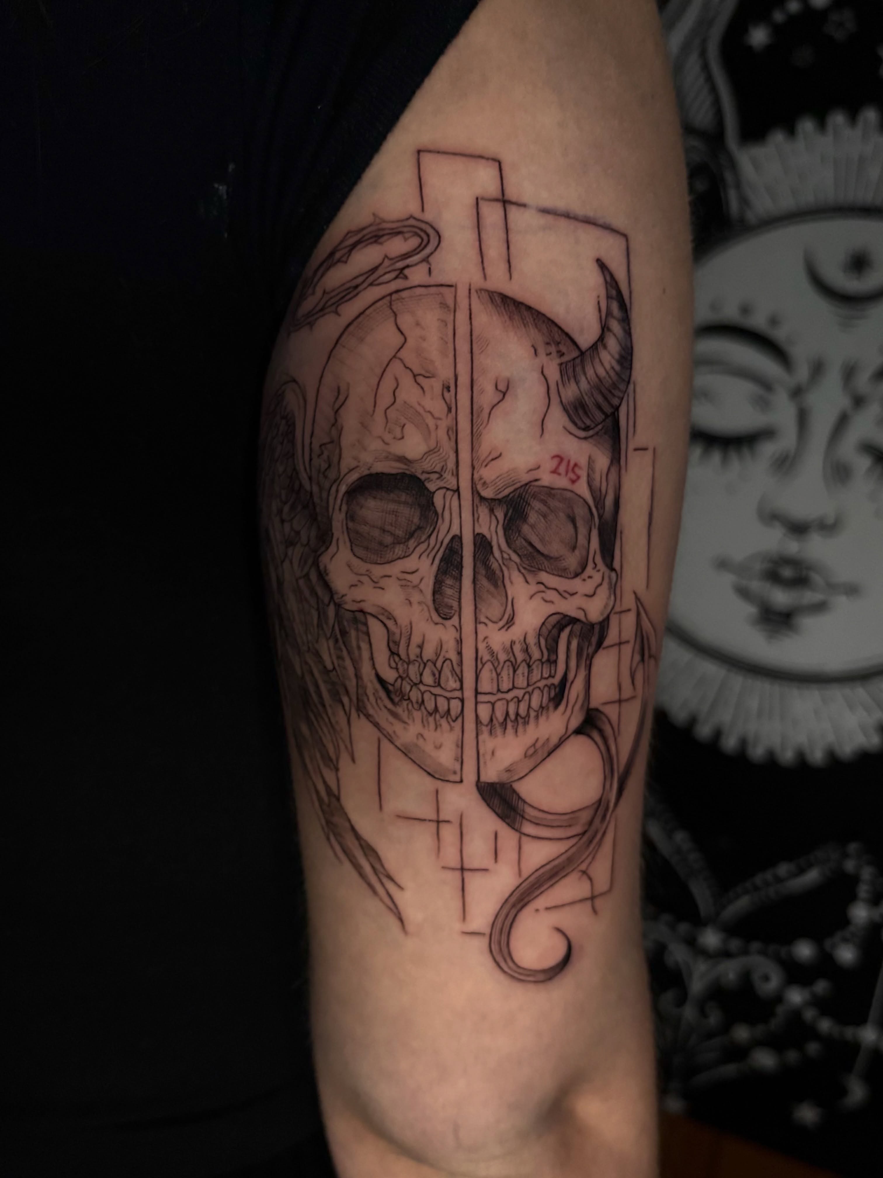 Skull and cross realism tattoo on the forearm by Messias Tattoo Artist