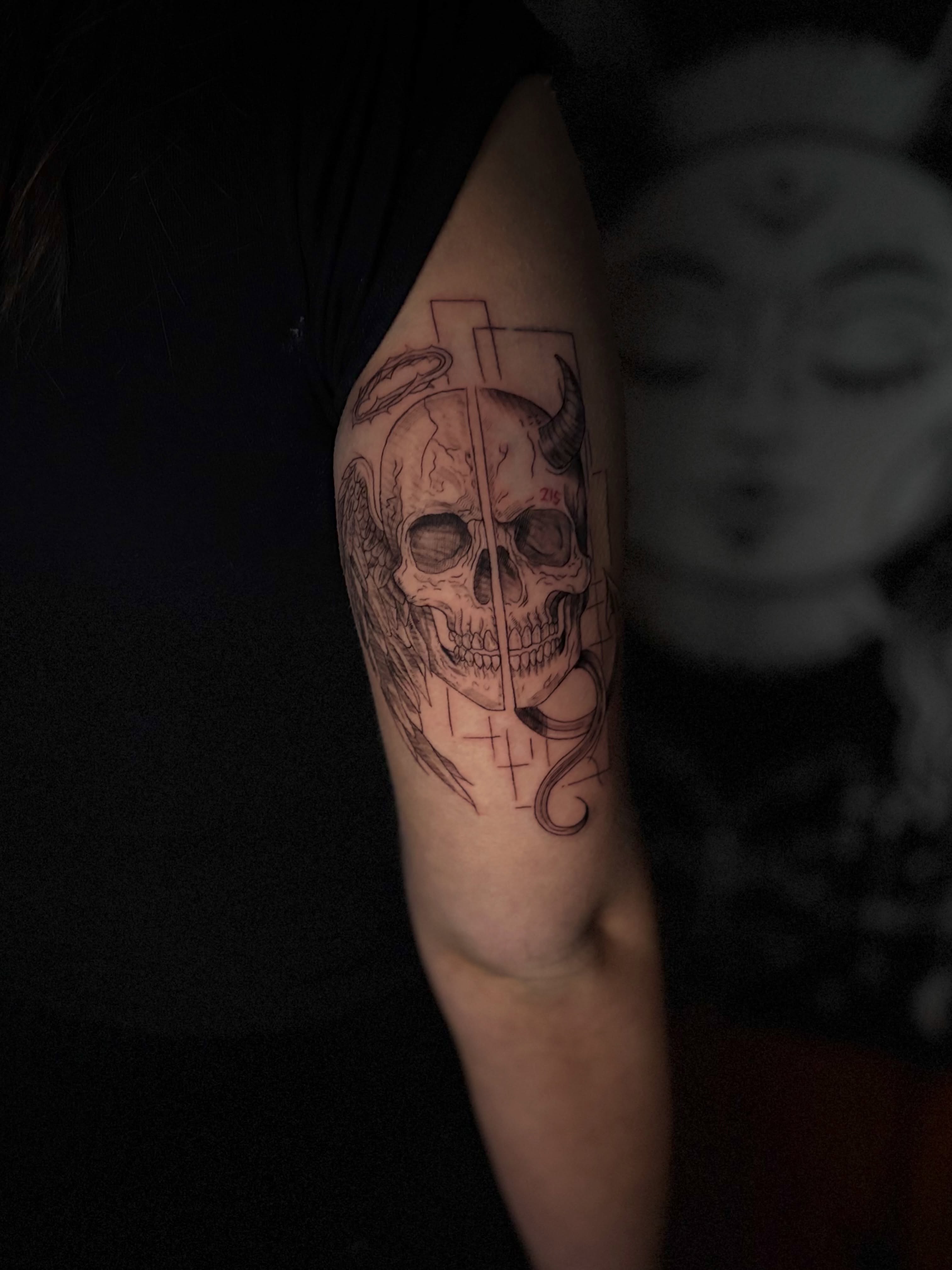 Skull and cross realism tattoo on the forearm by Messias Tattoo Artist
