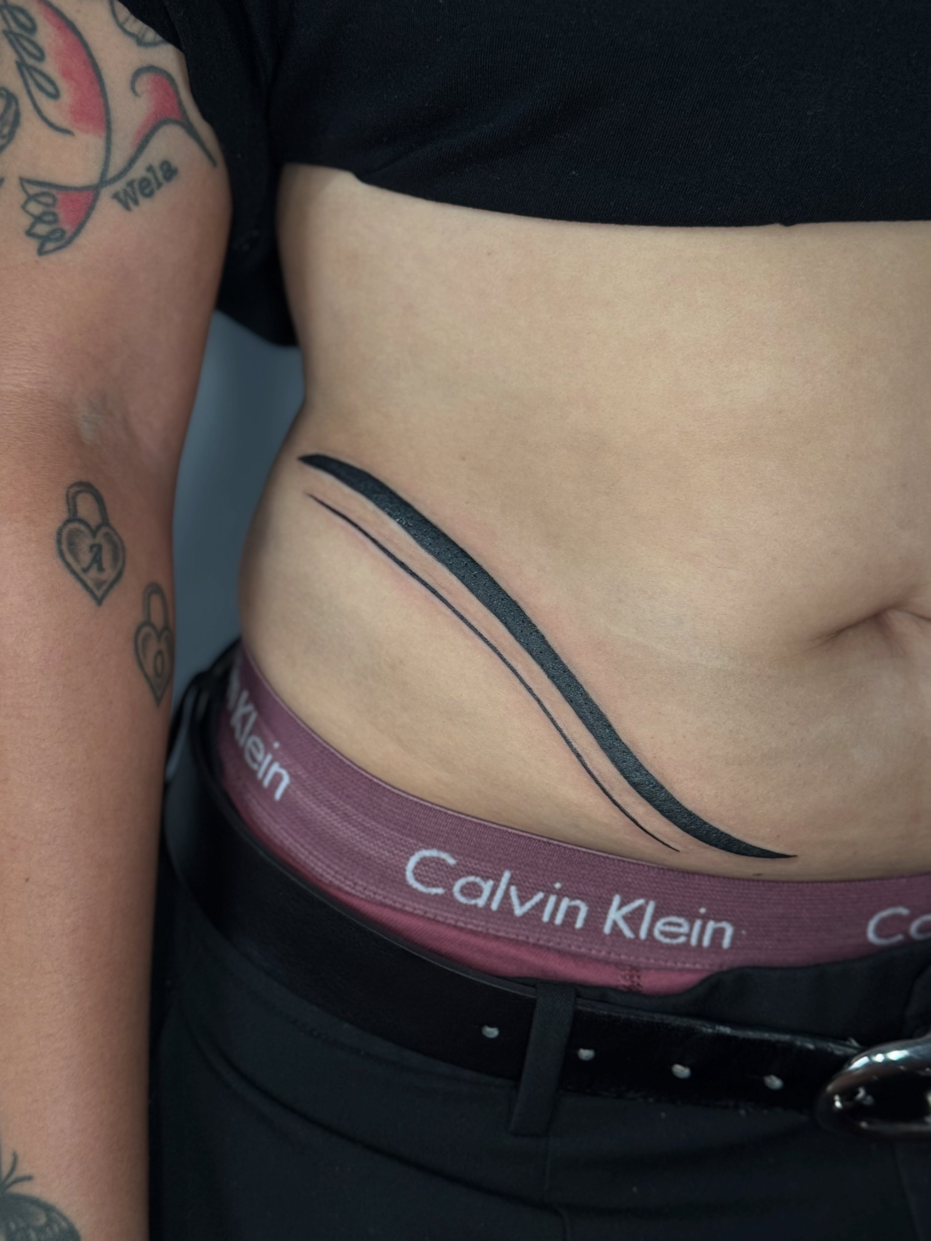Abstract lines black and grey tattoo by 𝕽𝖆𝖈𝖍𝖊𝖑 𝕽𝖆𝖉𝖎𝖈𝖆𝖑 Queens Tattooer
