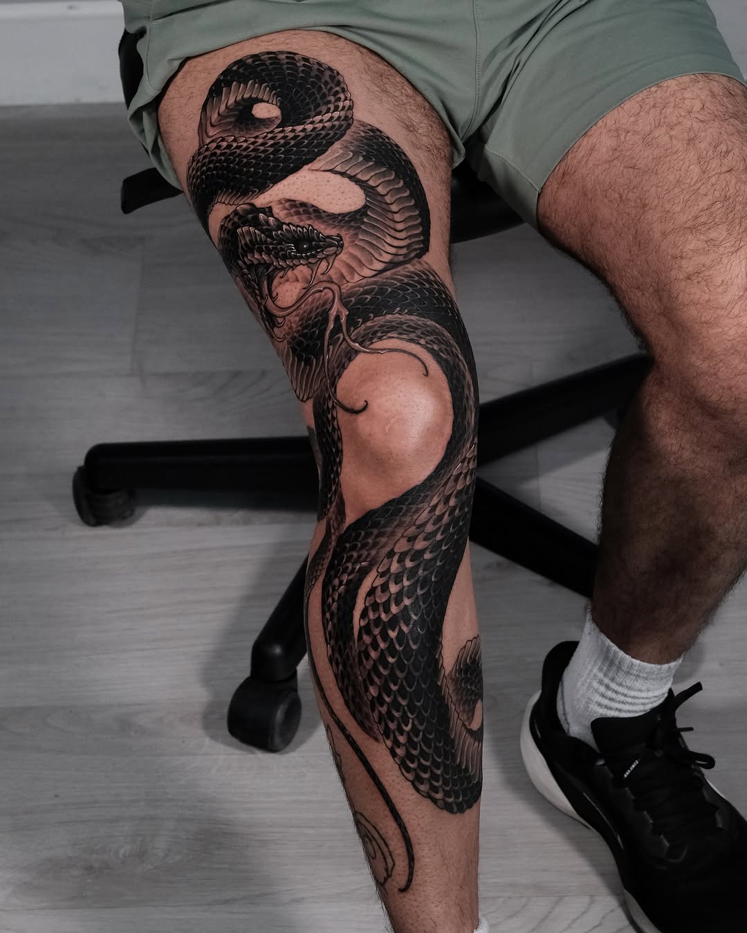 Snake Japanese tattoo on the thigh by Yujin Ju