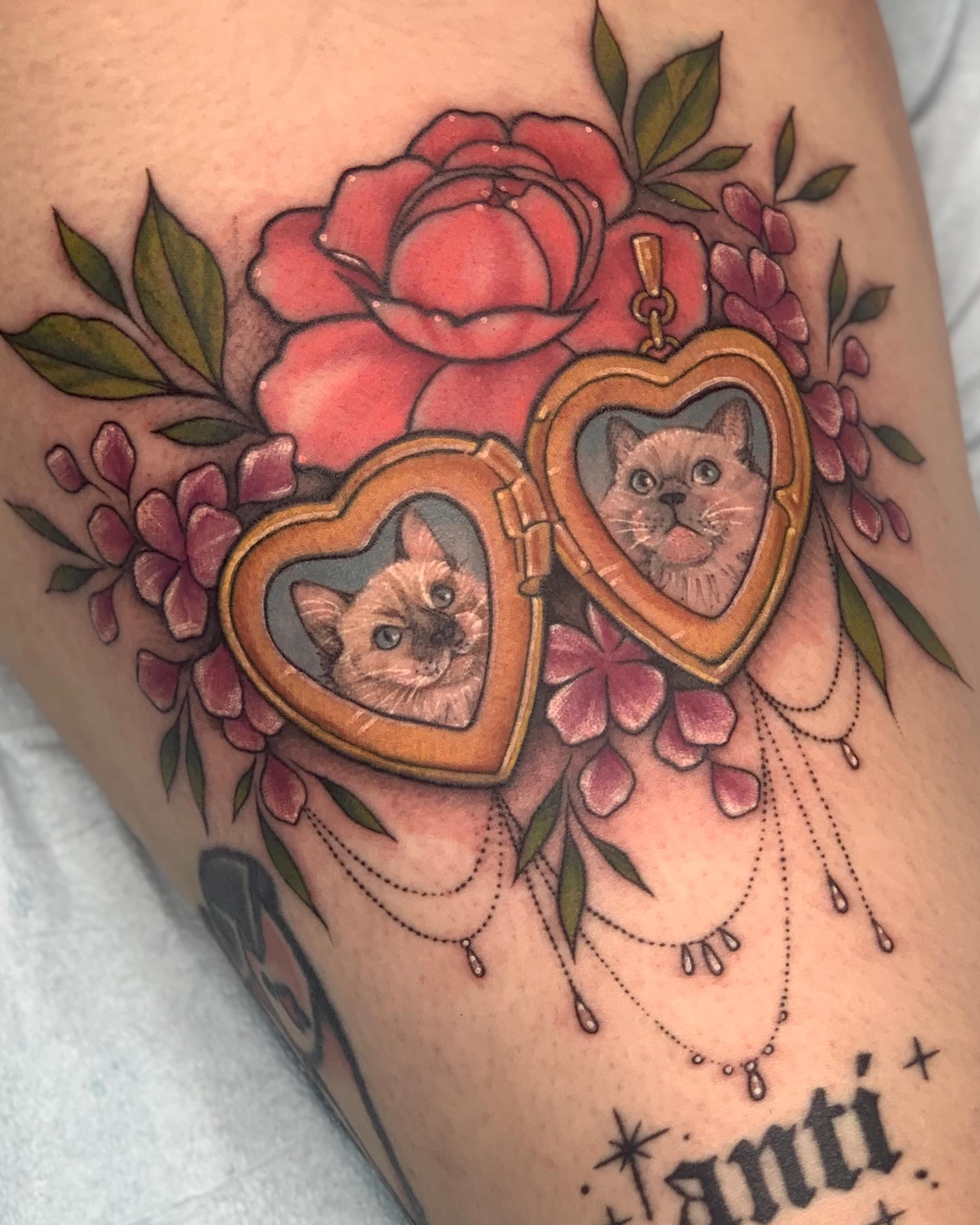 Tattoo by @cascourt — realism, dotwork