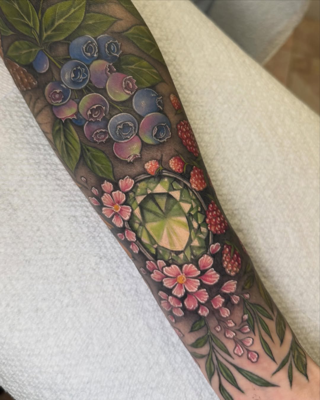 Tattoo by @cascourt — realism, dotwork