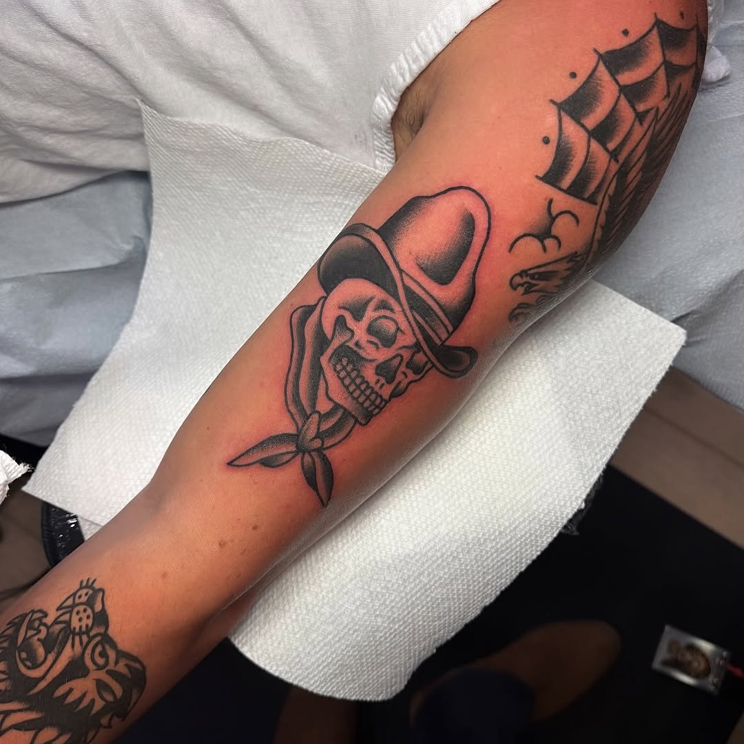 Tattoo by @larrylovestattoos โ american_traditional, black_and_grey