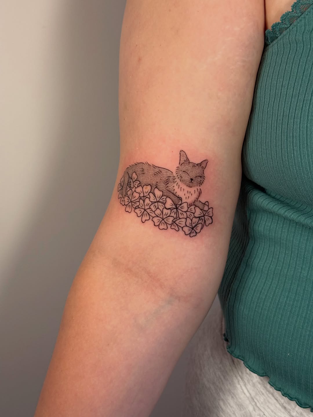 Tattoo by @chemilieon — fine_line