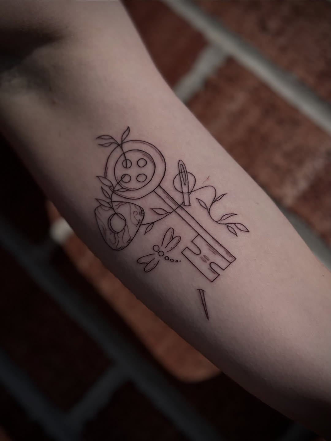 Tattoo by @lexirosetattoo โ fine_line, illustrative