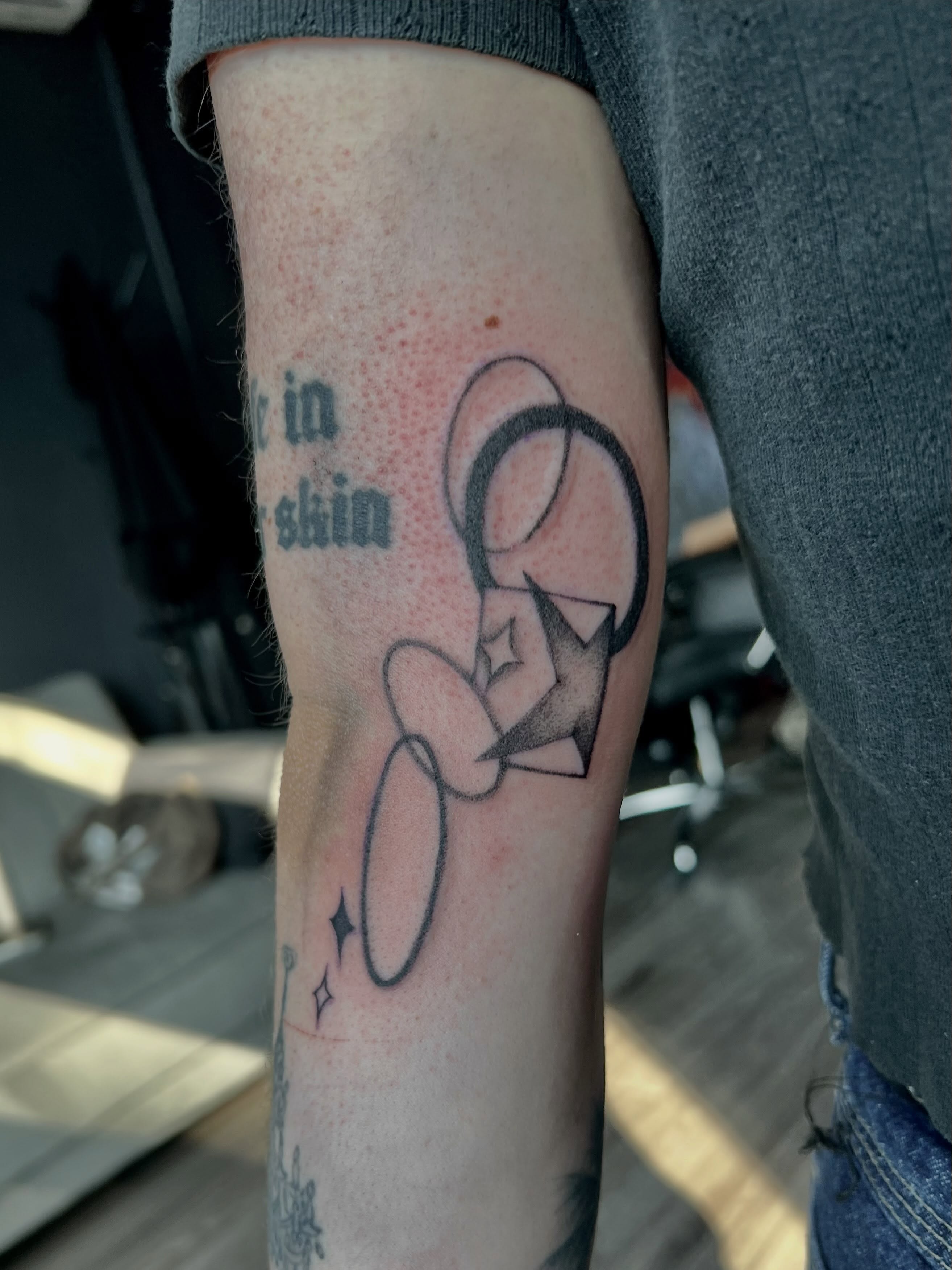 Tattoo by @hhhtattoo__ — geometric