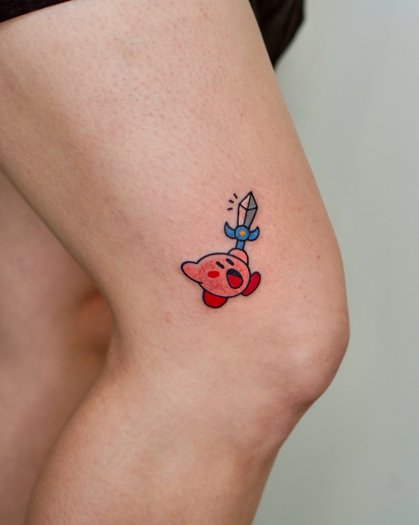 Kirby illustrative tattoo on the thigh by XINAMON 🔥 시나몬