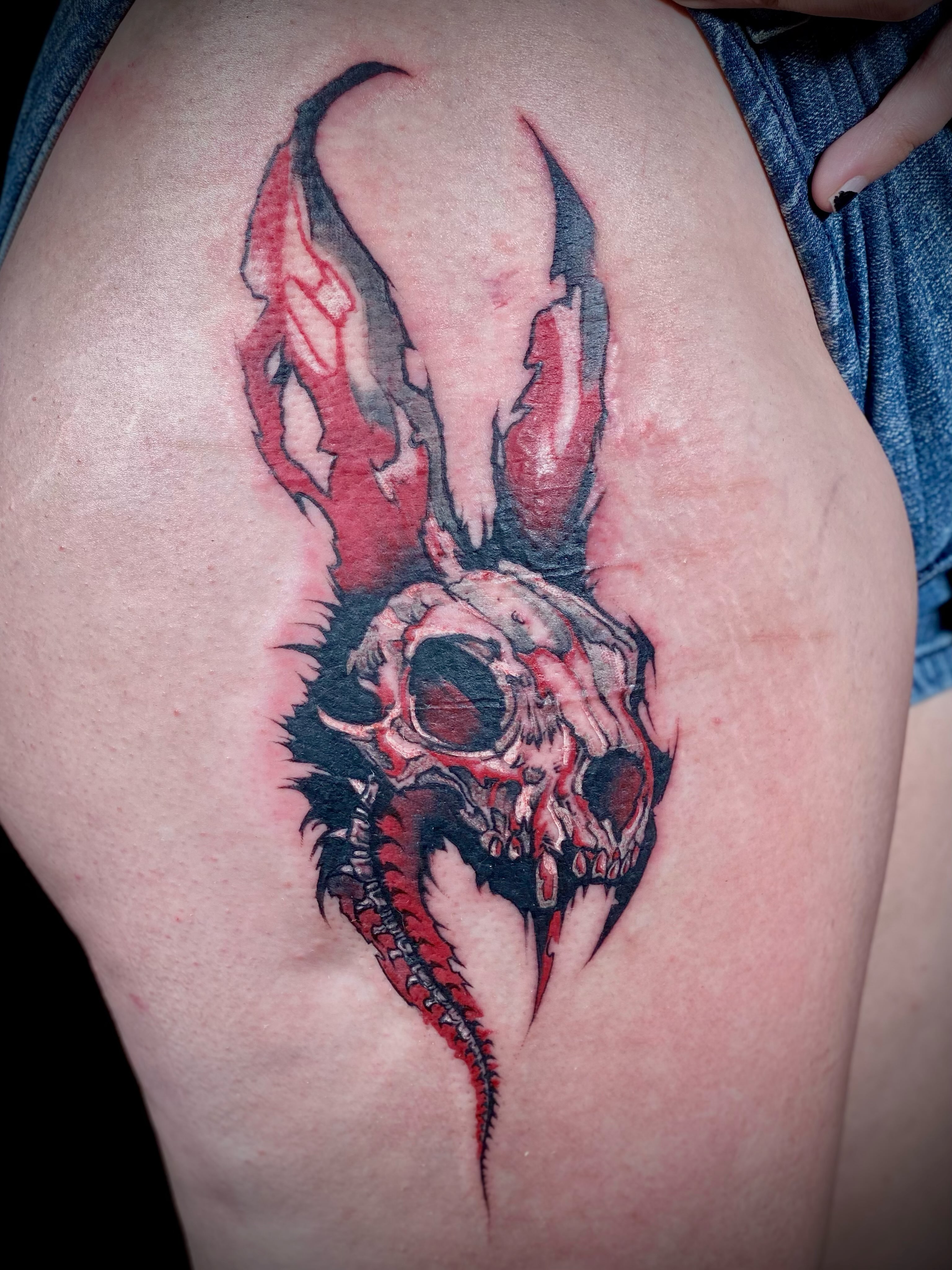 Skull dark realism tattoo on the thigh by Chris Klee