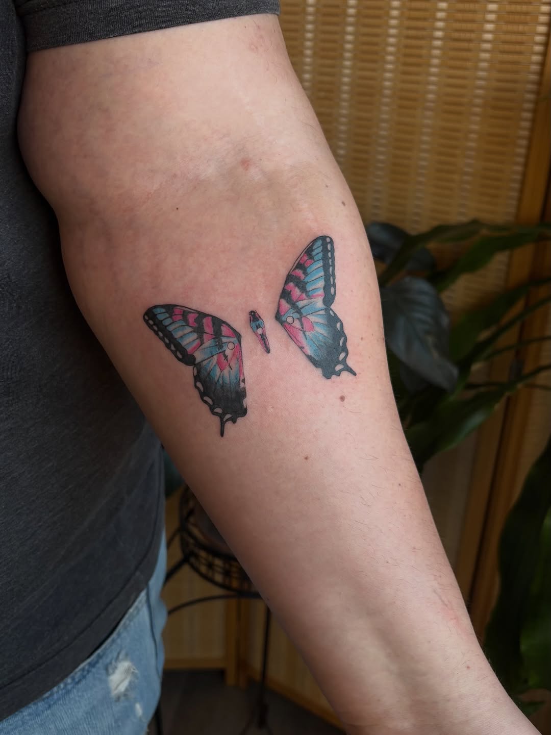 Tattoo by @emeraldbeetattoo โ fine_line, realism
