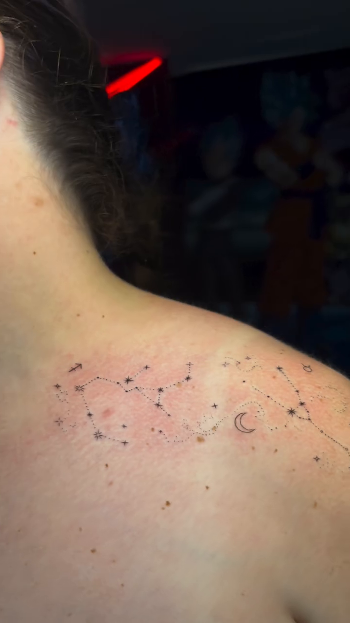 Tattoo by @tatsdesanchez — fine_line, minimalist