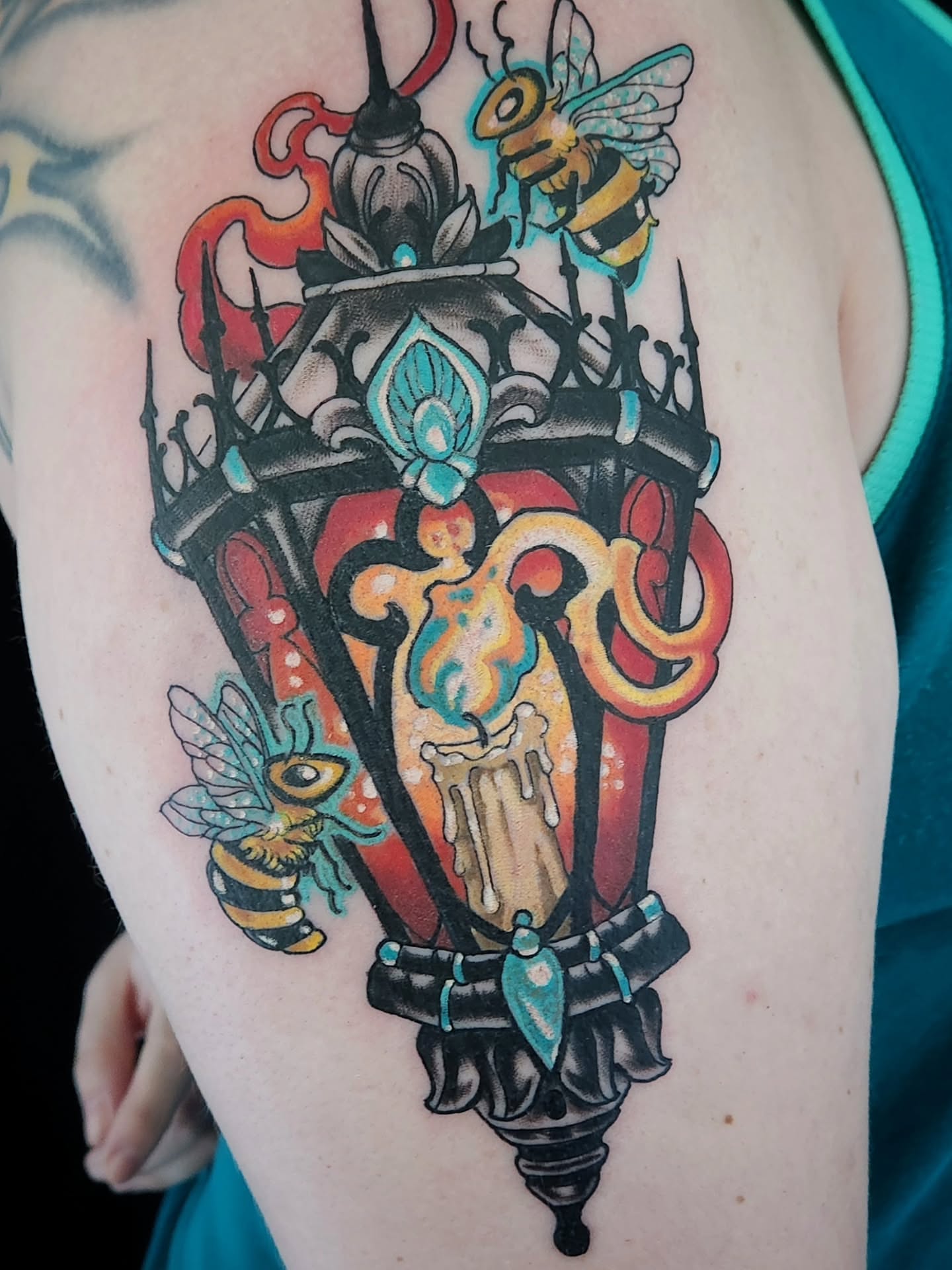 Lamp with bees American traditional tattoo on the thigh by Randy