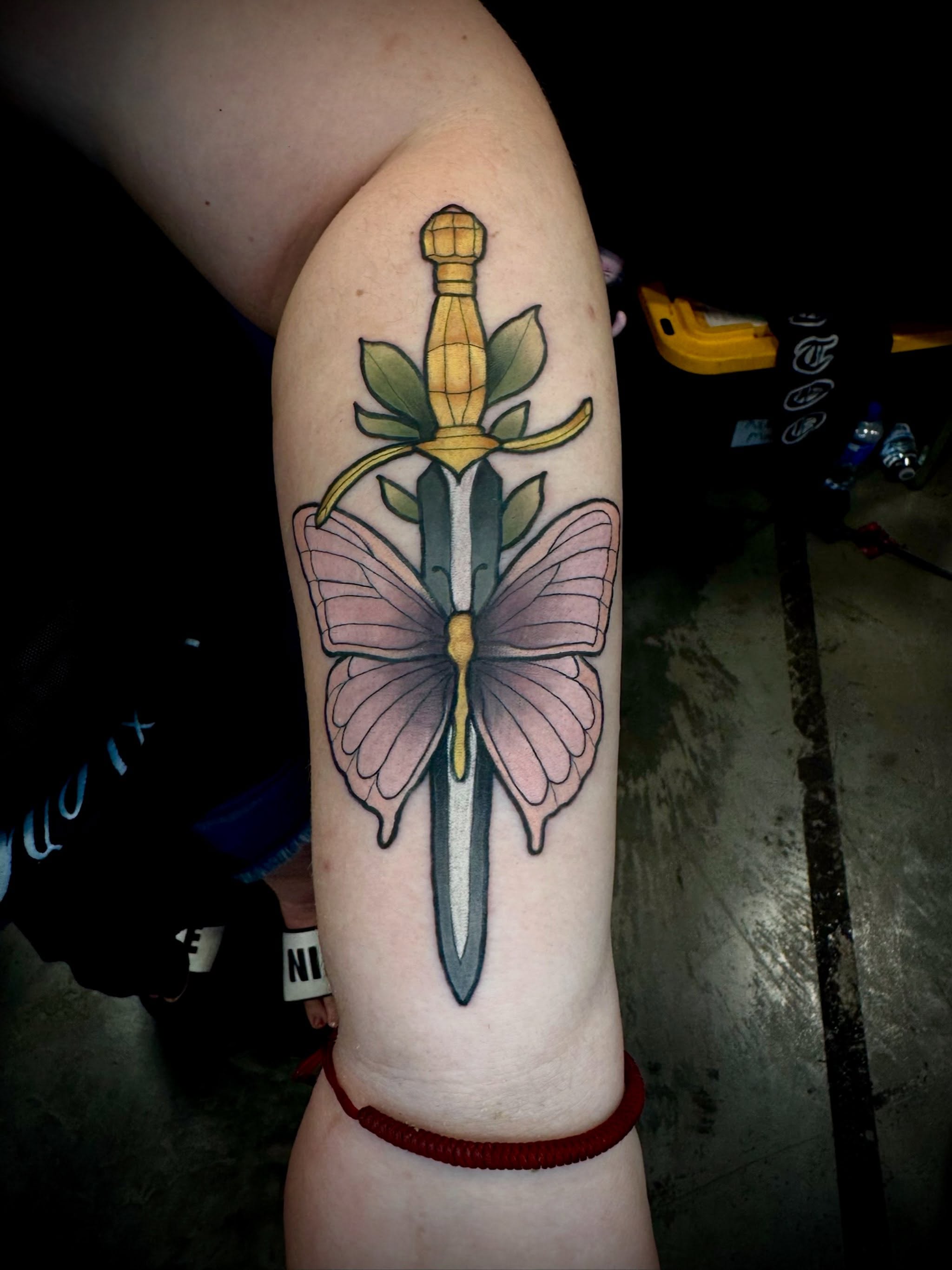 Tattoo by @laundrymattats — new_school, geometric