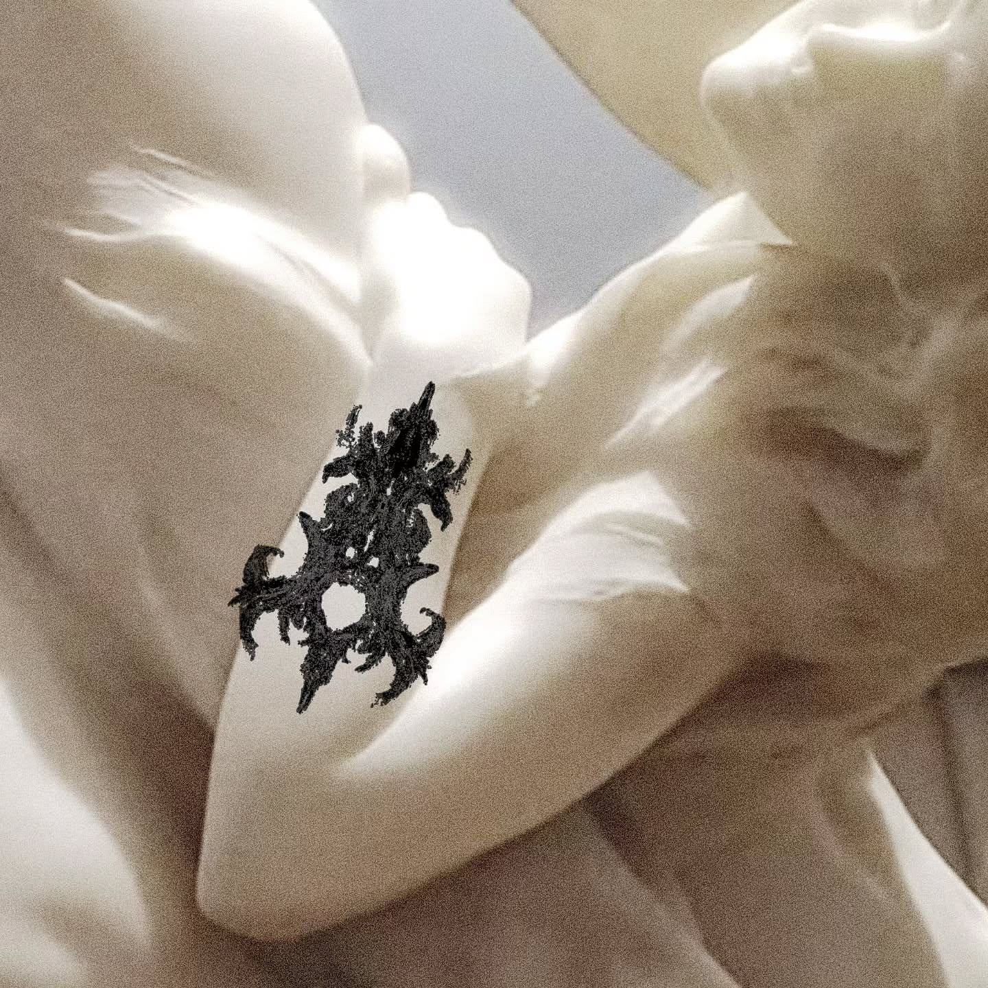Abstract fractal black and grey tattoo on the upper arm by ⚙️ 𝔄𝔞𝔯𝔬𝔫 𝔇. ⚙️