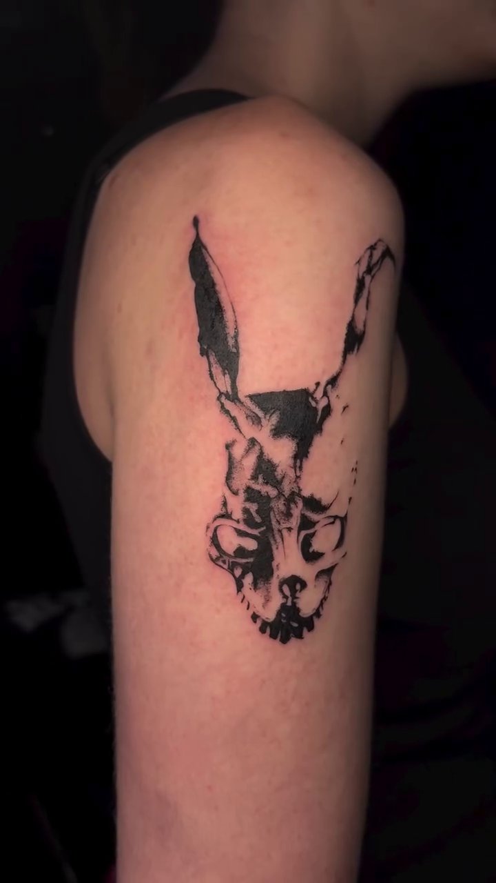 Tattoo by @piscesiscariot11 โ blackwork