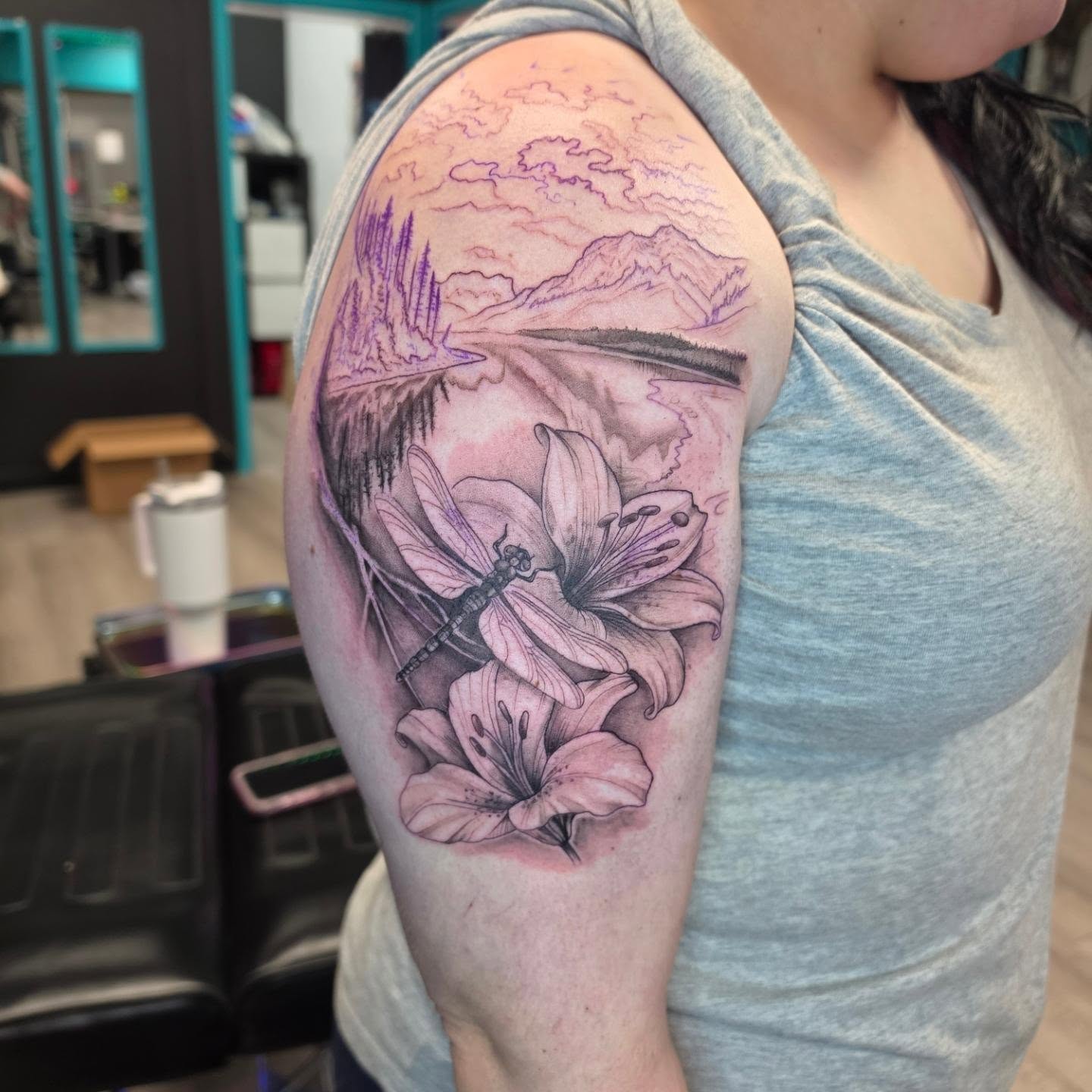 Tattoo by @frozenink_tattoo — realism, watercolor
