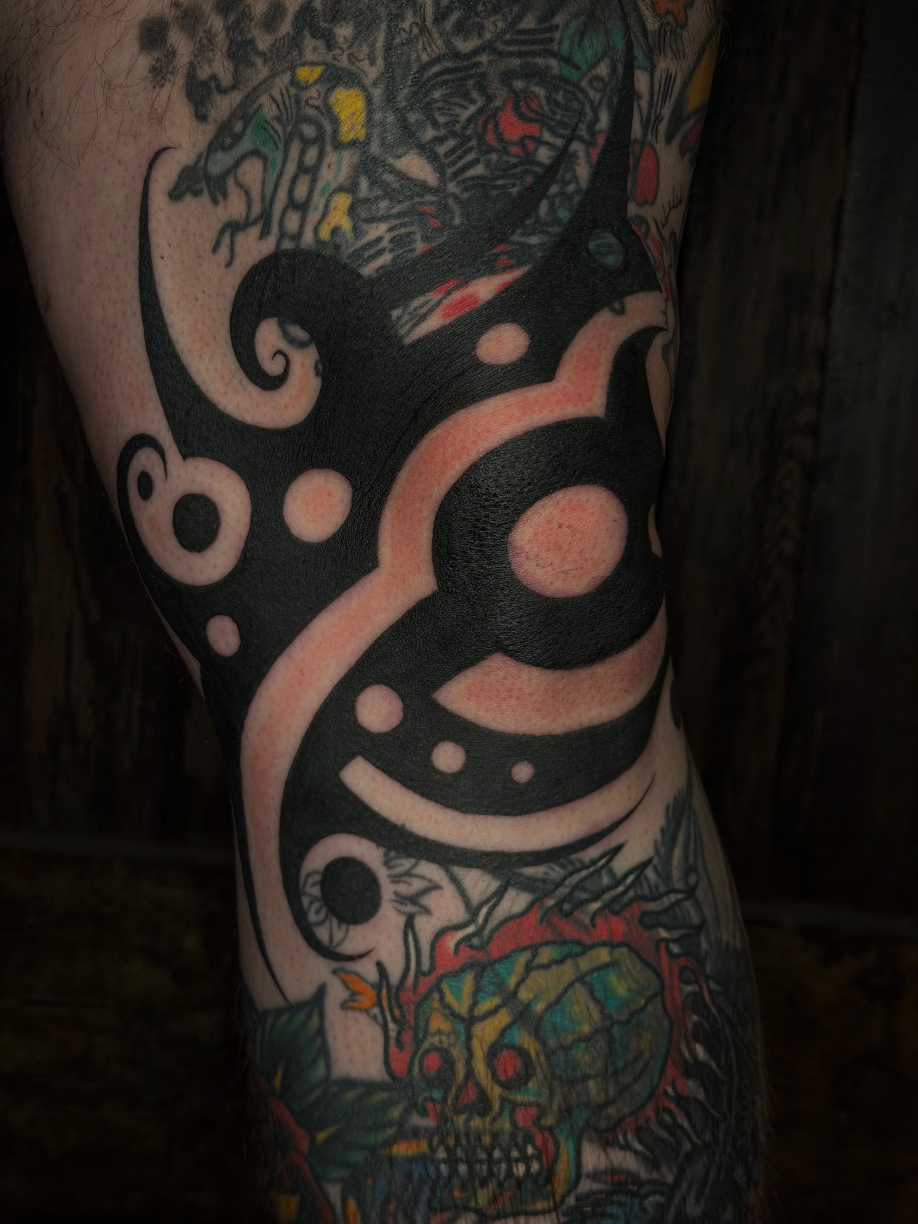 Abstract design tribal tattoo on the leg by ★ ★ ★ Matt Reinstone ★ ★ ★