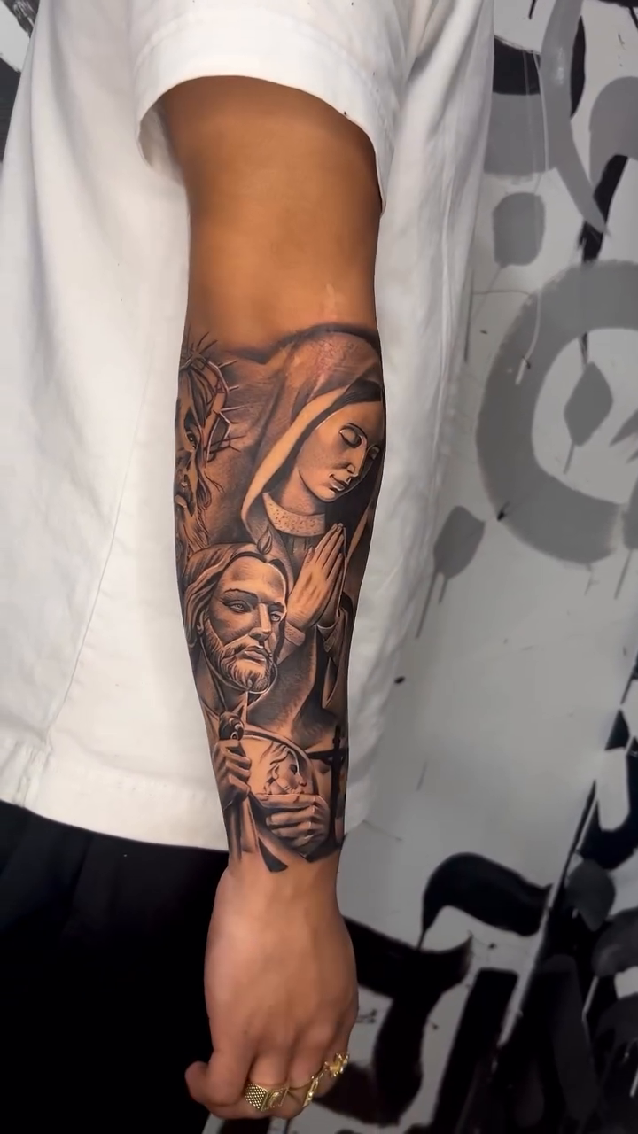 Tattoo by @jhonnye_tattoo — realism, black_and_grey