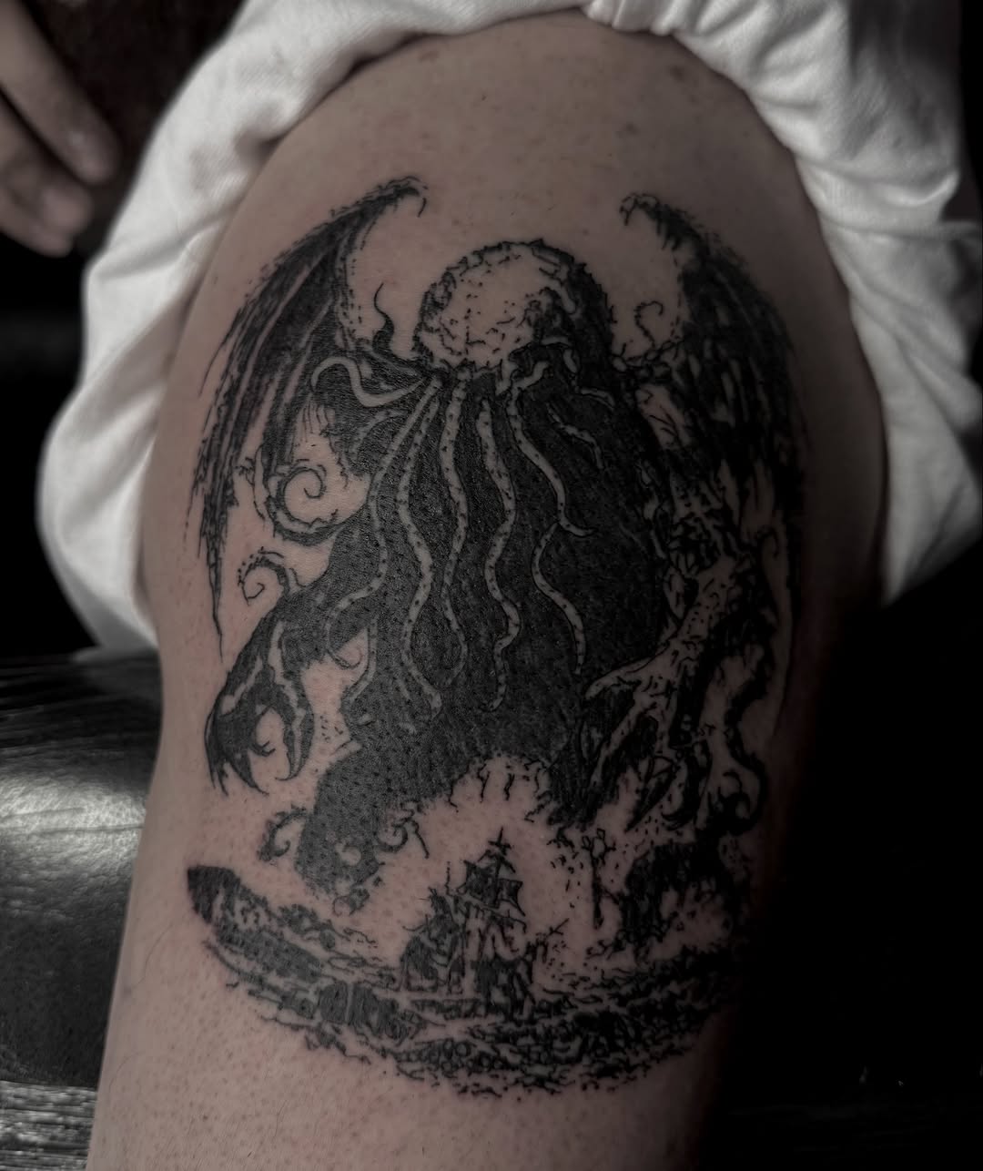 Cthulhu attacking a ship realism tattoo on the thigh by Jordan Sandoval