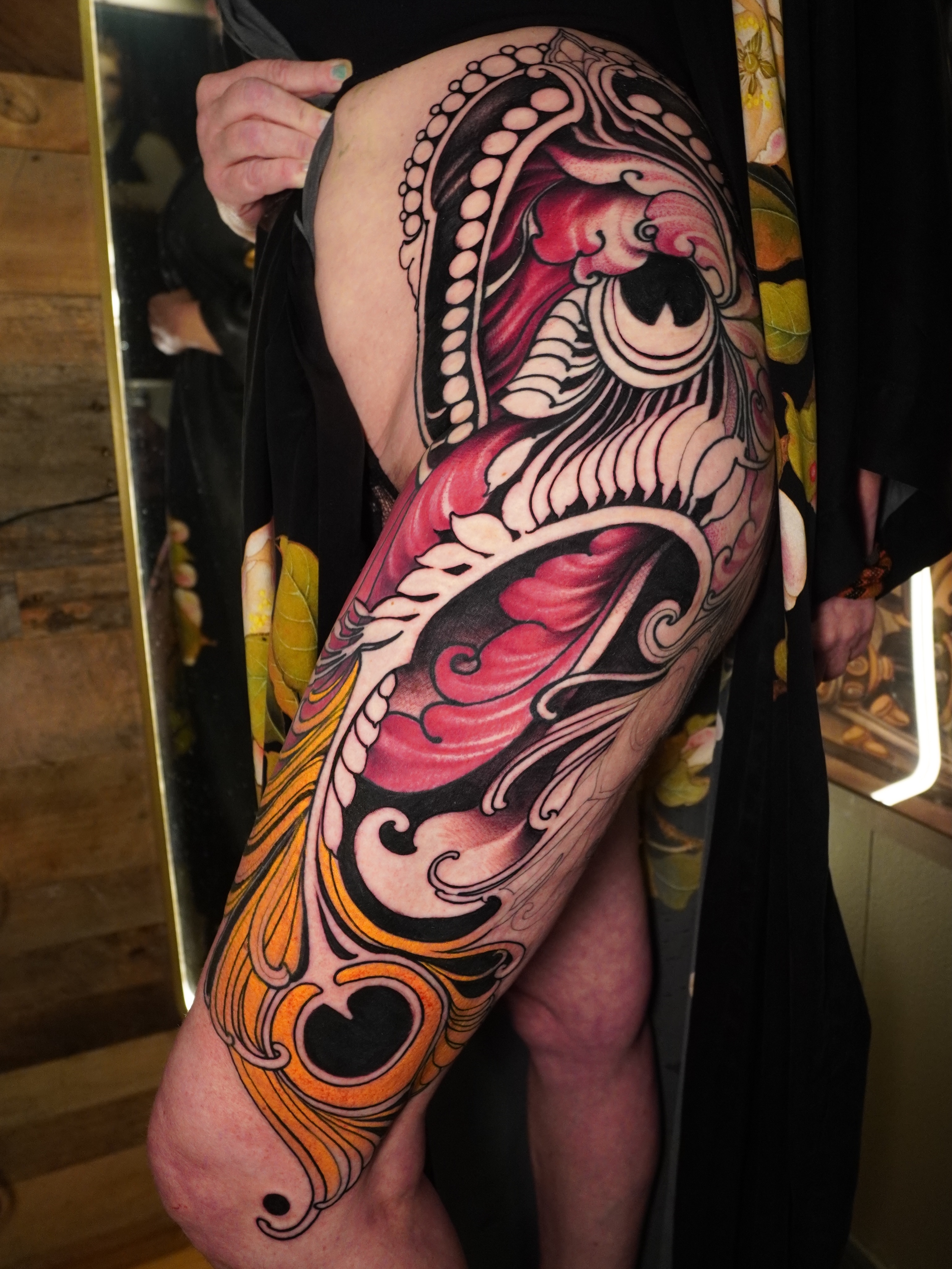 Serpent japanese irezumi tattoo on the thigh by Lorena Borges Gomes