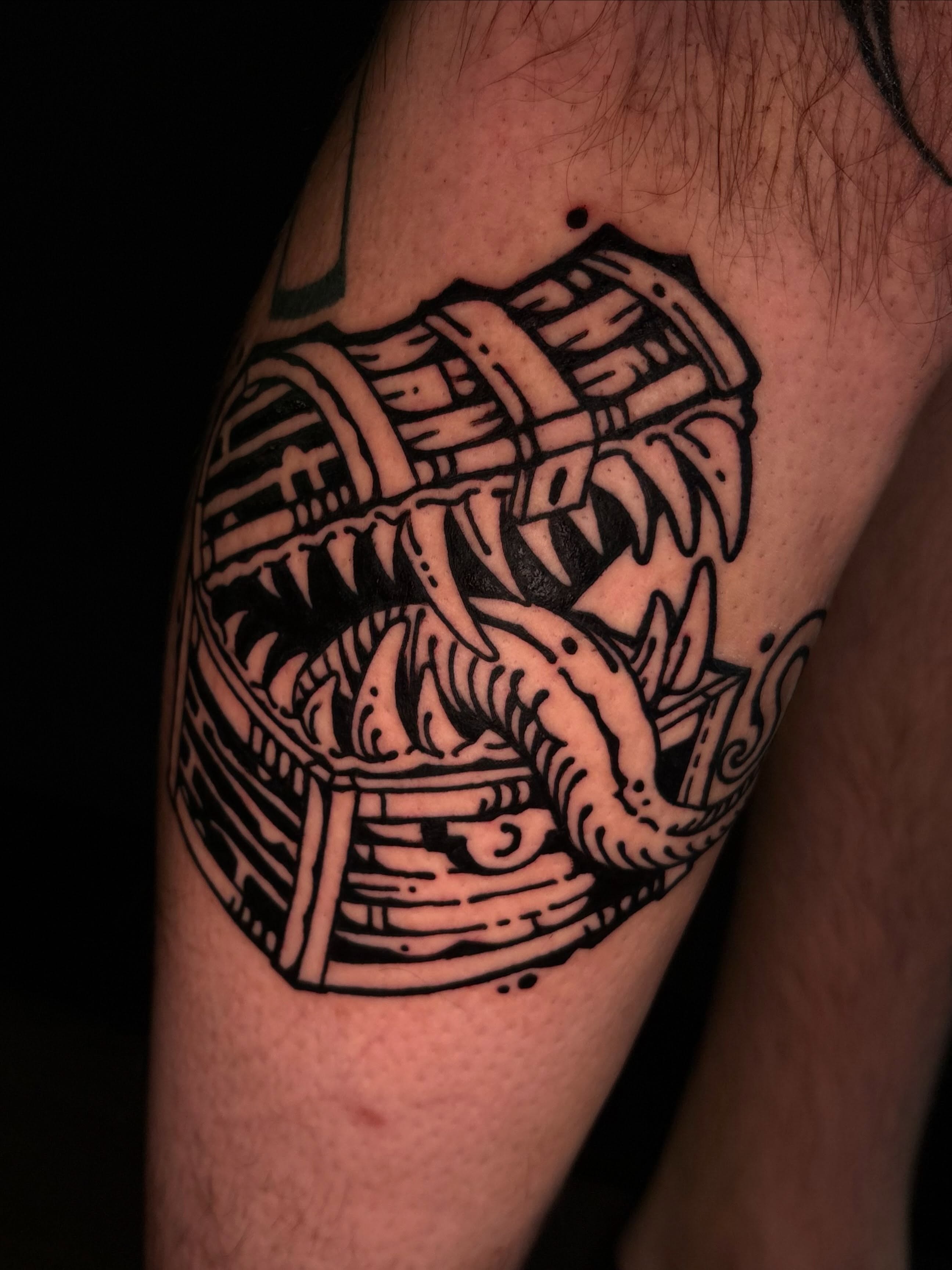 Shipwreck black and grey tattoo on the shoulder by 𝕵𝖊𝖗𝖊𝖒𝖞 𝕻𝖚𝖗𝖈𝖊𝖑𝖑