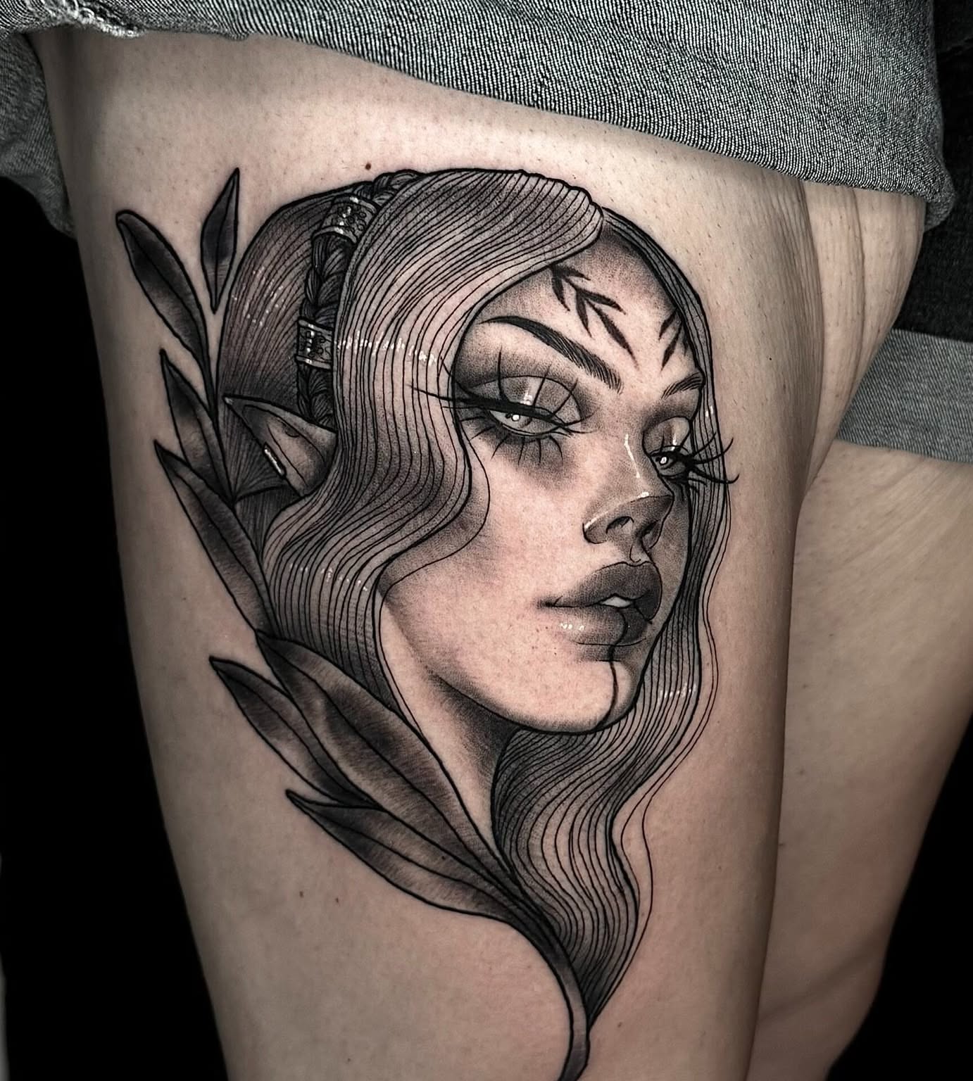 Elf-like woman fine line tattoo on the thigh by ⋆。˚⭒♡ 𝕰𝖑𝖊𝖓𝖆 𝕽𝖎𝖛𝖊𝖗𝖆 ♡⭒˚。⋆