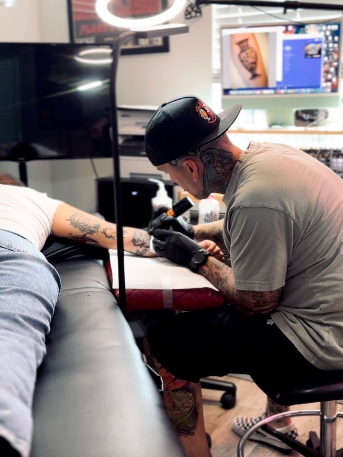 Tattoo artist American traditional tattoo on the upper arm by James ⚡️ Tattoo Artist