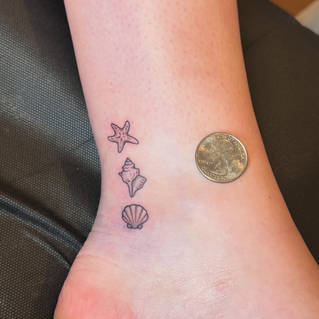 Tattoo by @evamohrman — fine_line, minimalist