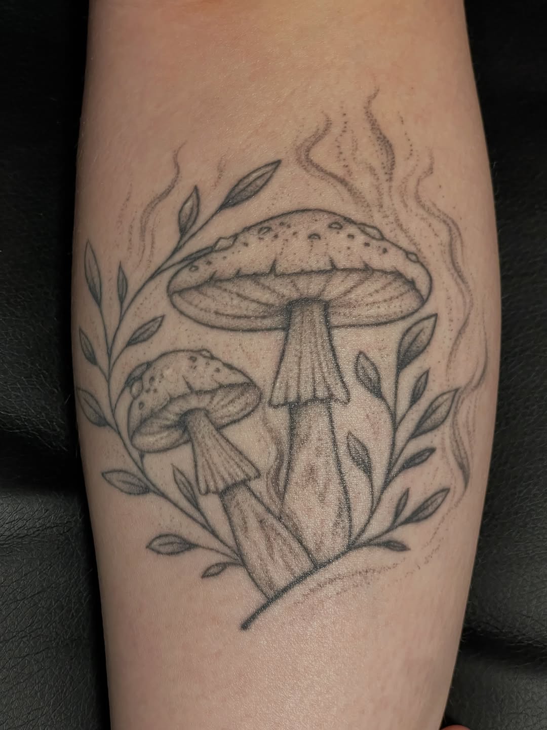 Tattoo by @mimiblu_stattoos — black_and_grey, illustrative