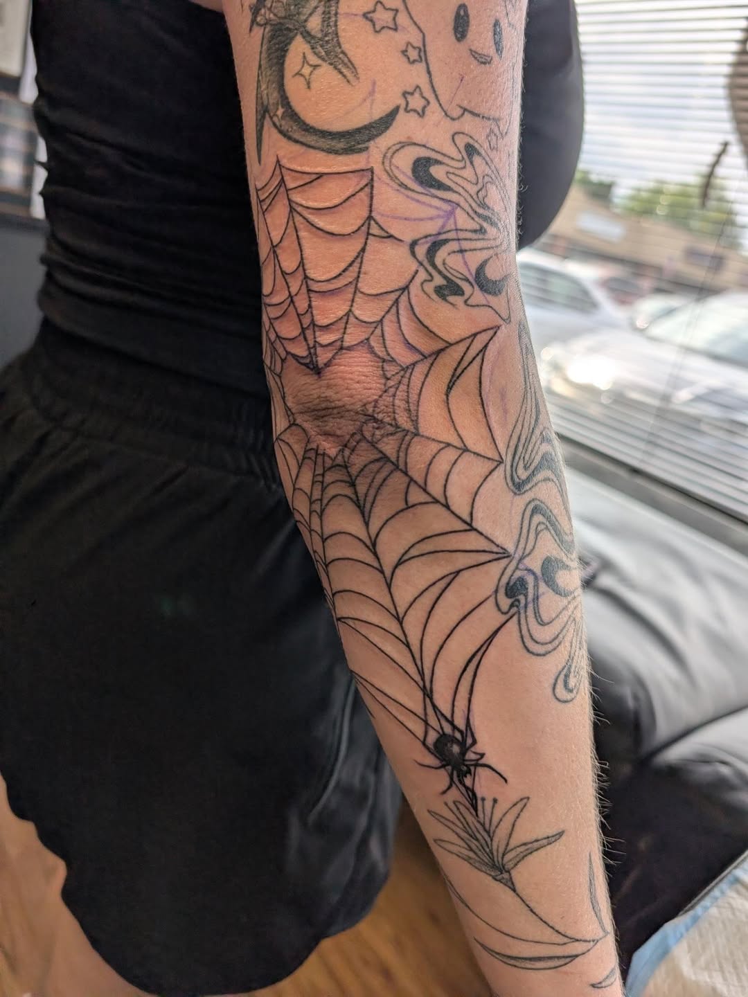 Tattoo by @hearthcreativestudios — blackwork, fine_line