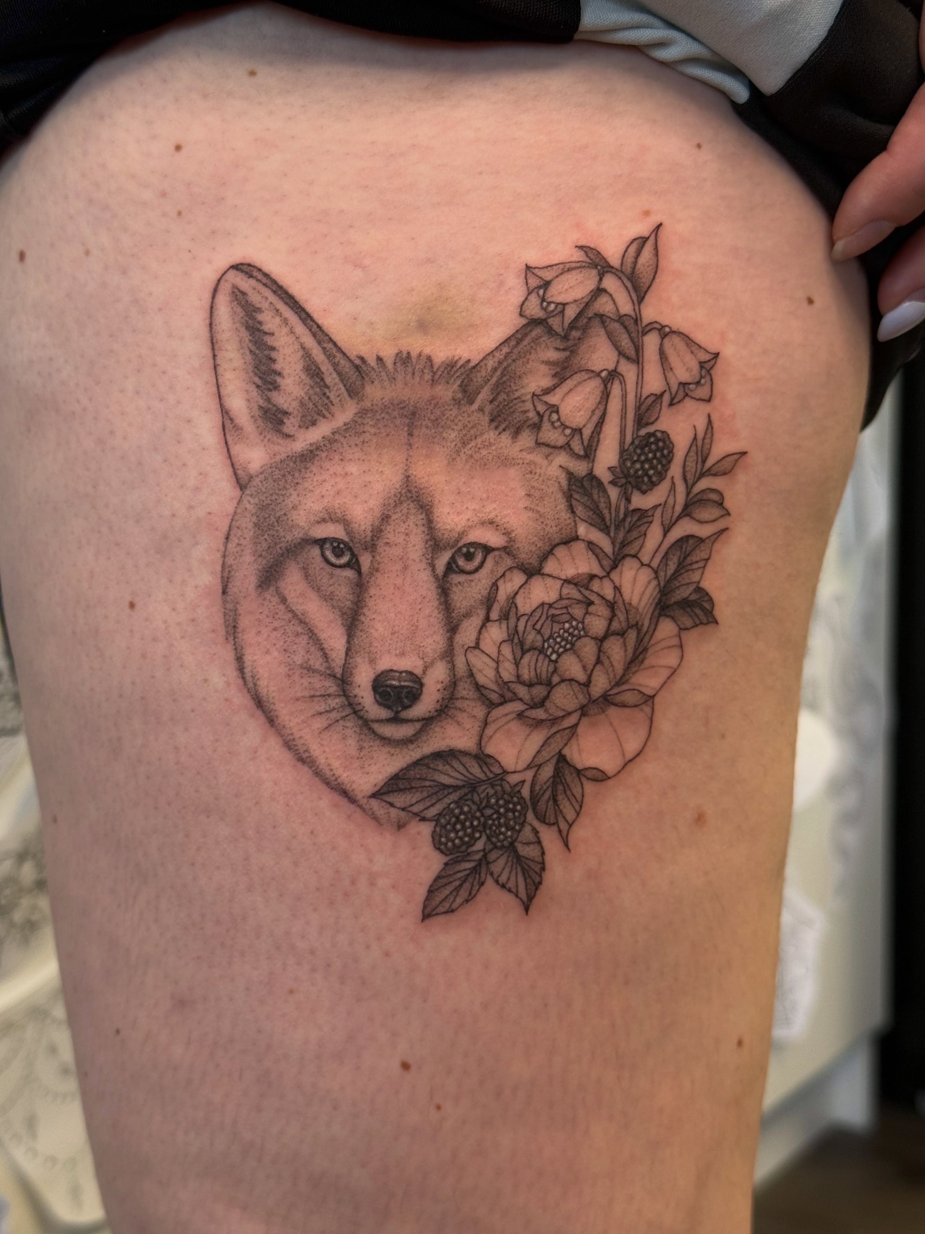Fox and floral dotwork tattoo on the thigh by Alexx Colombo