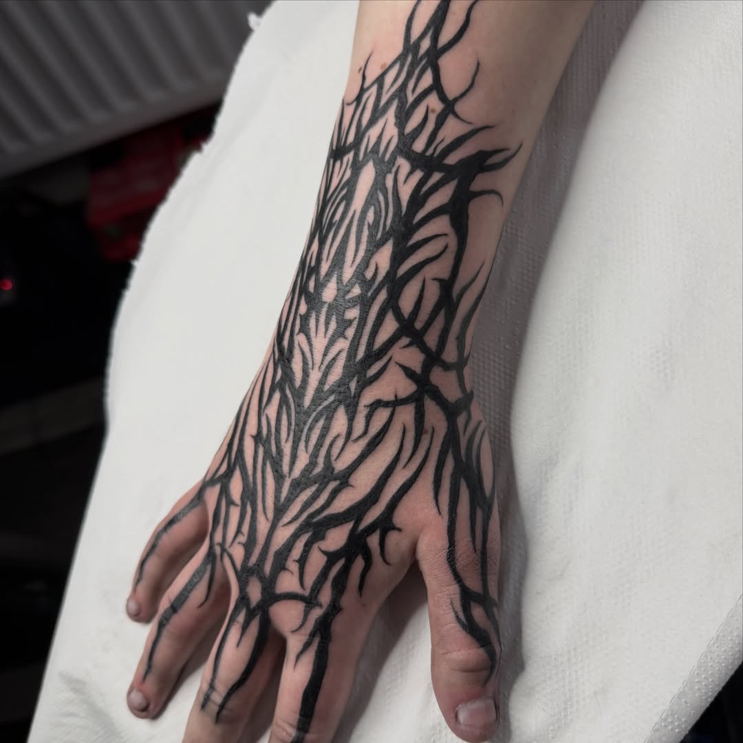 Veins black and grey tattoo on the hand by Aiden Shaw