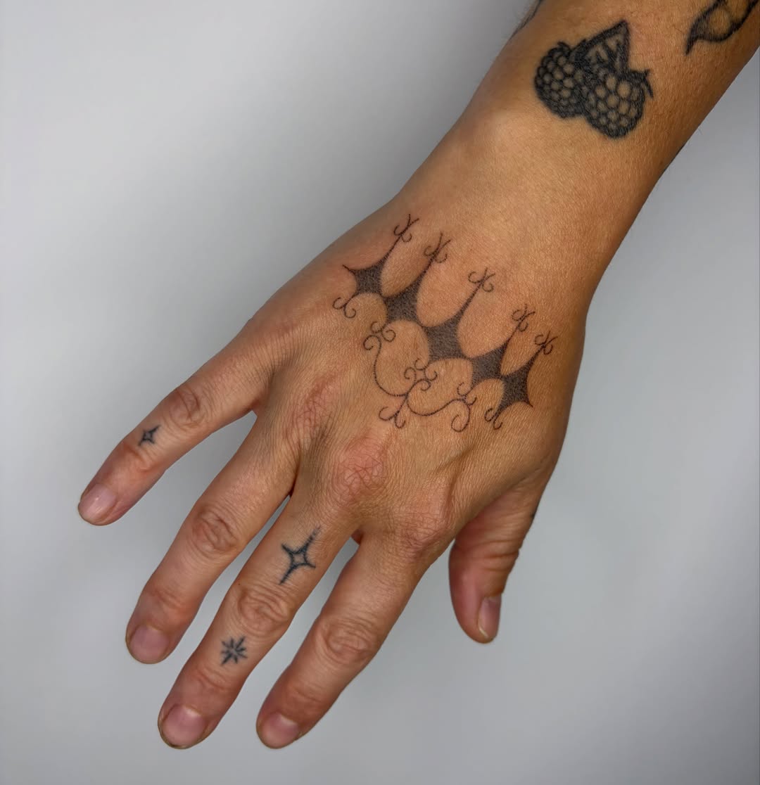 Abstract pattern geometric tattoo on the hand by 🌀☁️kath☁️🥀