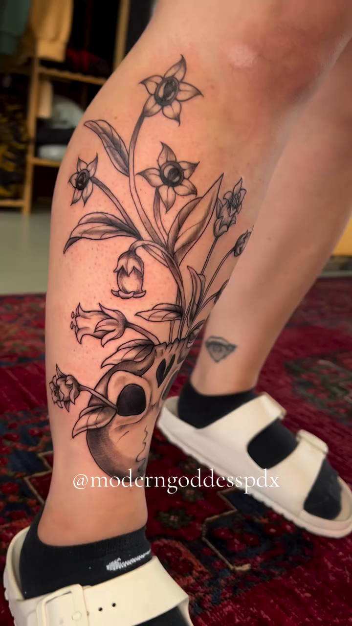 Tattoo by @moderngoddesspdx β black_and_grey, fine_line