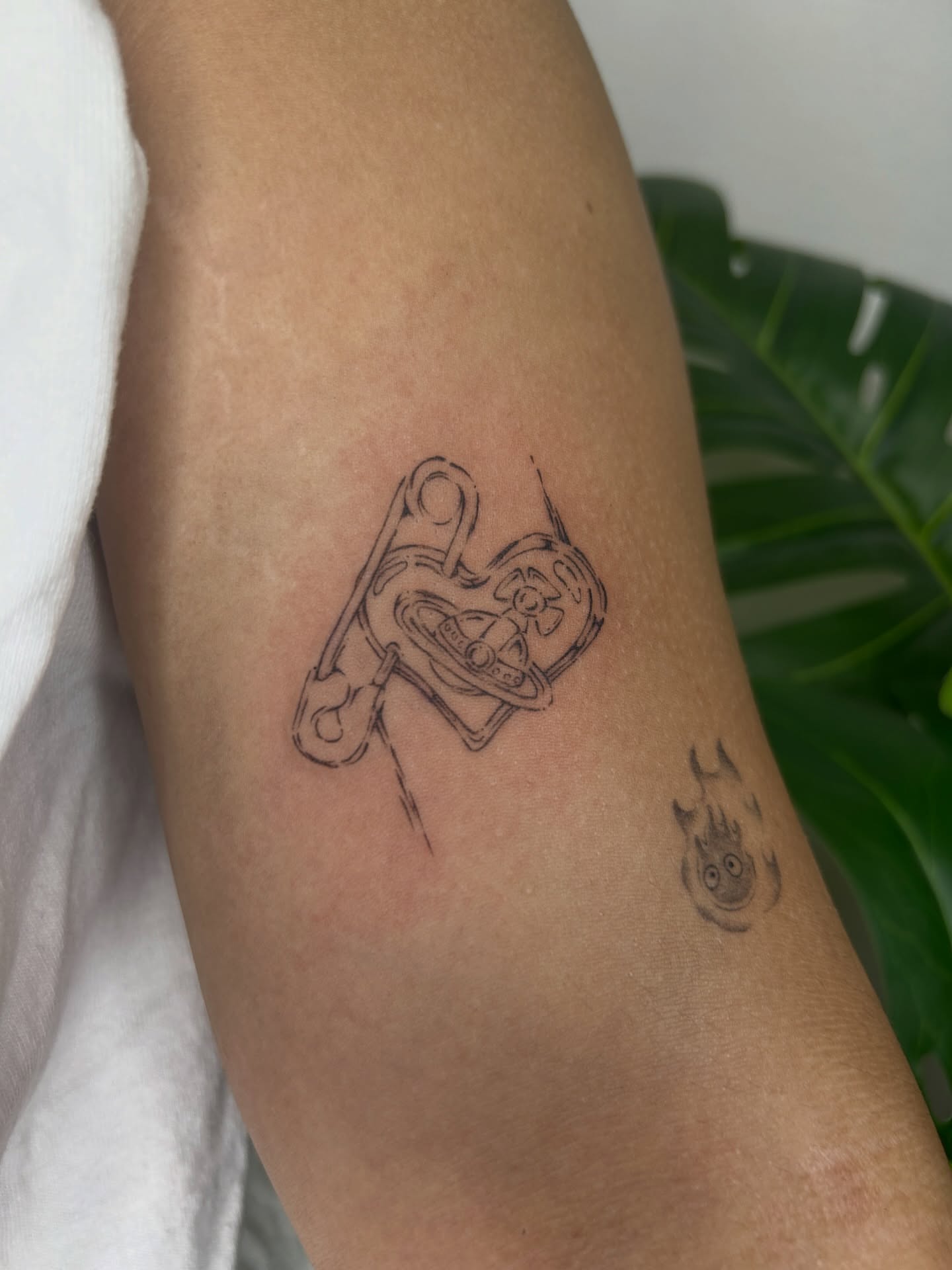 Fishing reel geometric tattoo on the forearm by Miri