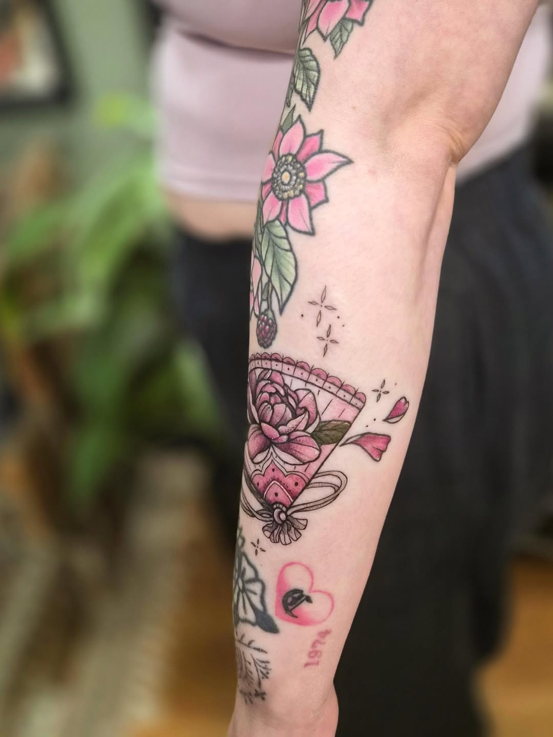 Tattoo by @teresarosetattoos โ neo_traditional, fine_line