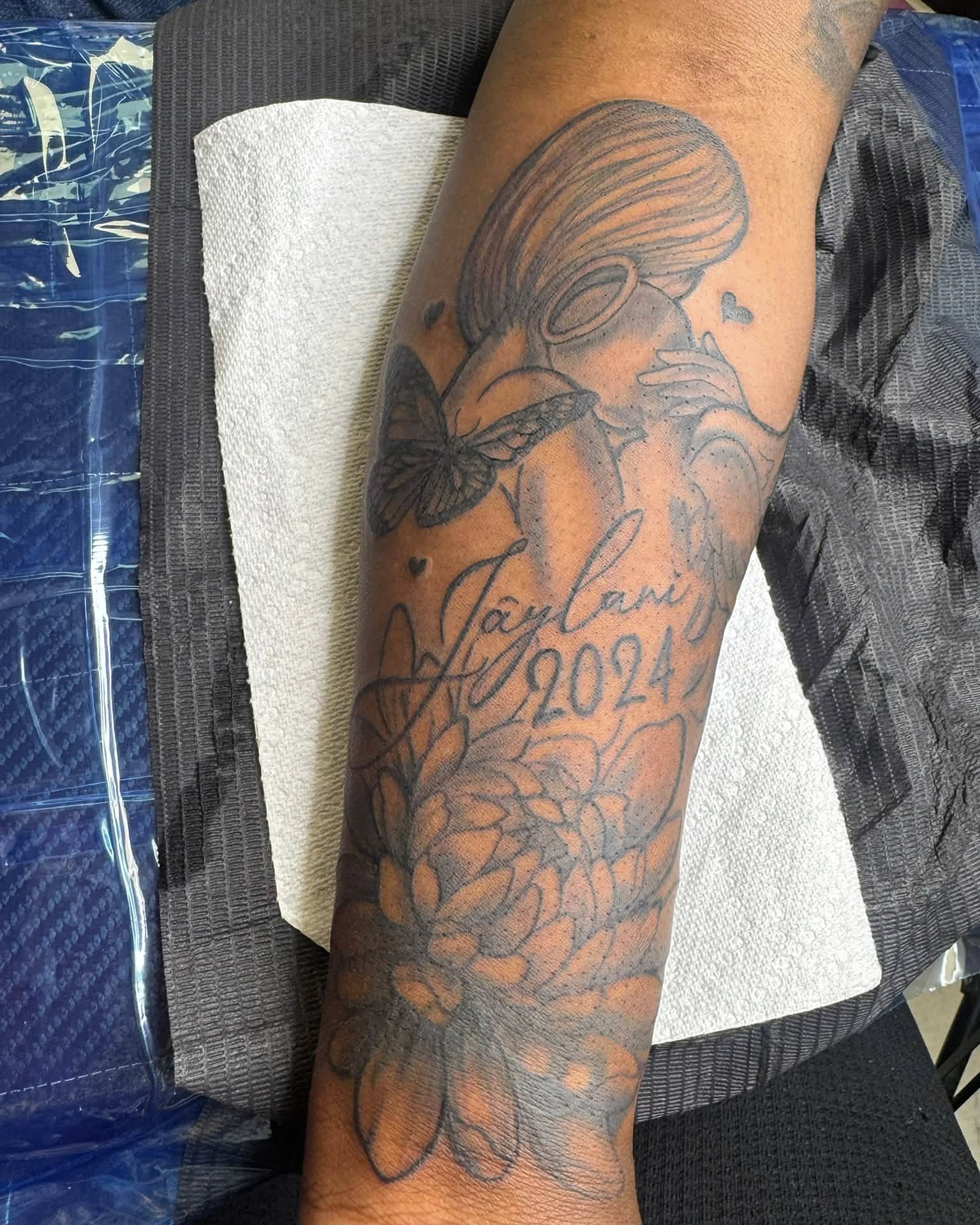 Tattoo by @iamsheinks — black_and_grey