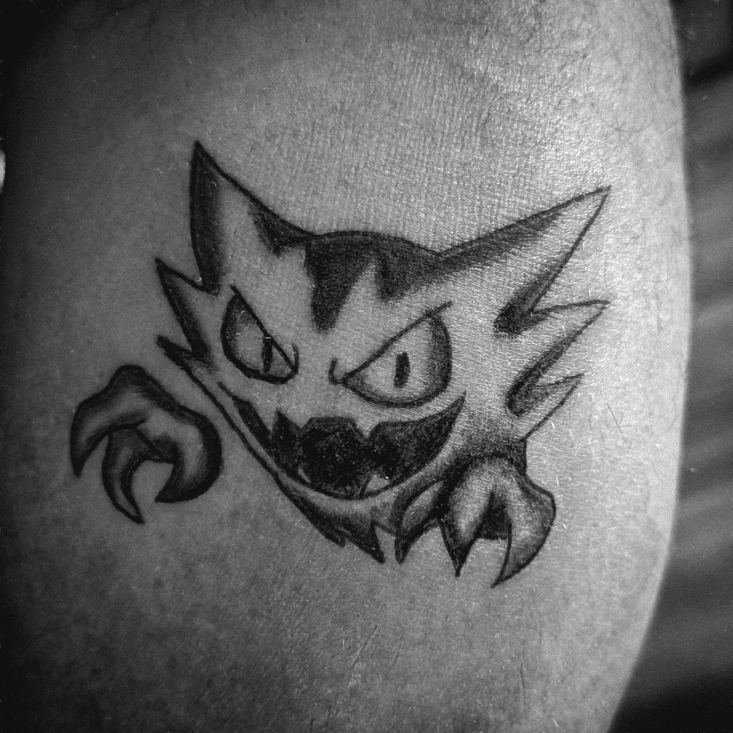 Cat black and grey tattoo on the thigh by Matt Mahl