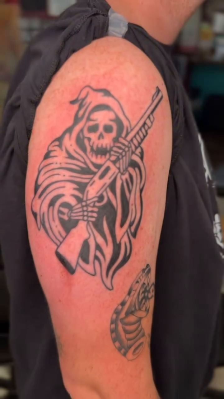 Tattoo by @tshawrk β blackwork
