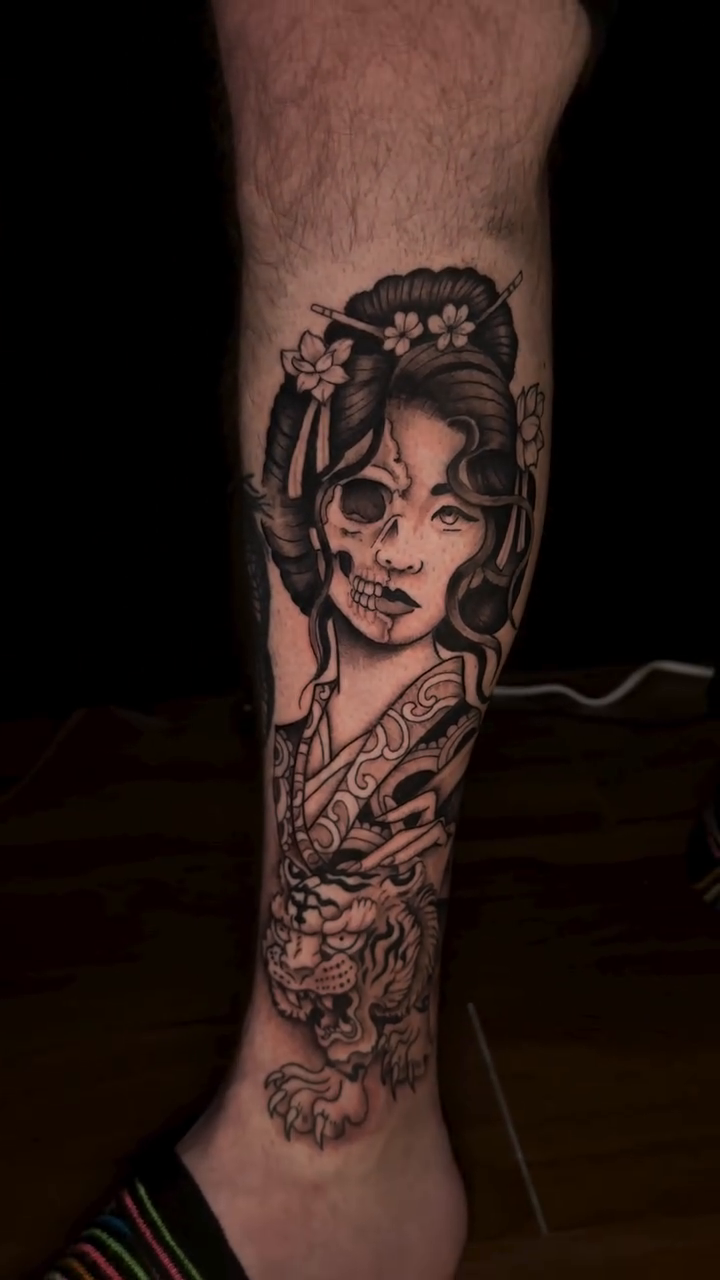 Tattoo by @lindseybendsey — japanese_irezumi, black_and_grey