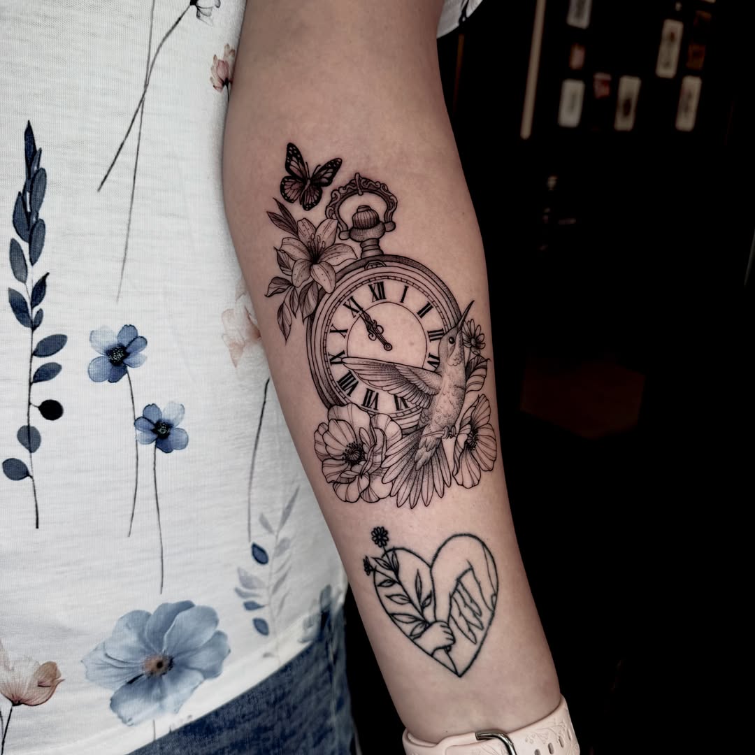 Clock with hummingbird and flowers realism tattoo on the forearm by Barbara Gonzalez