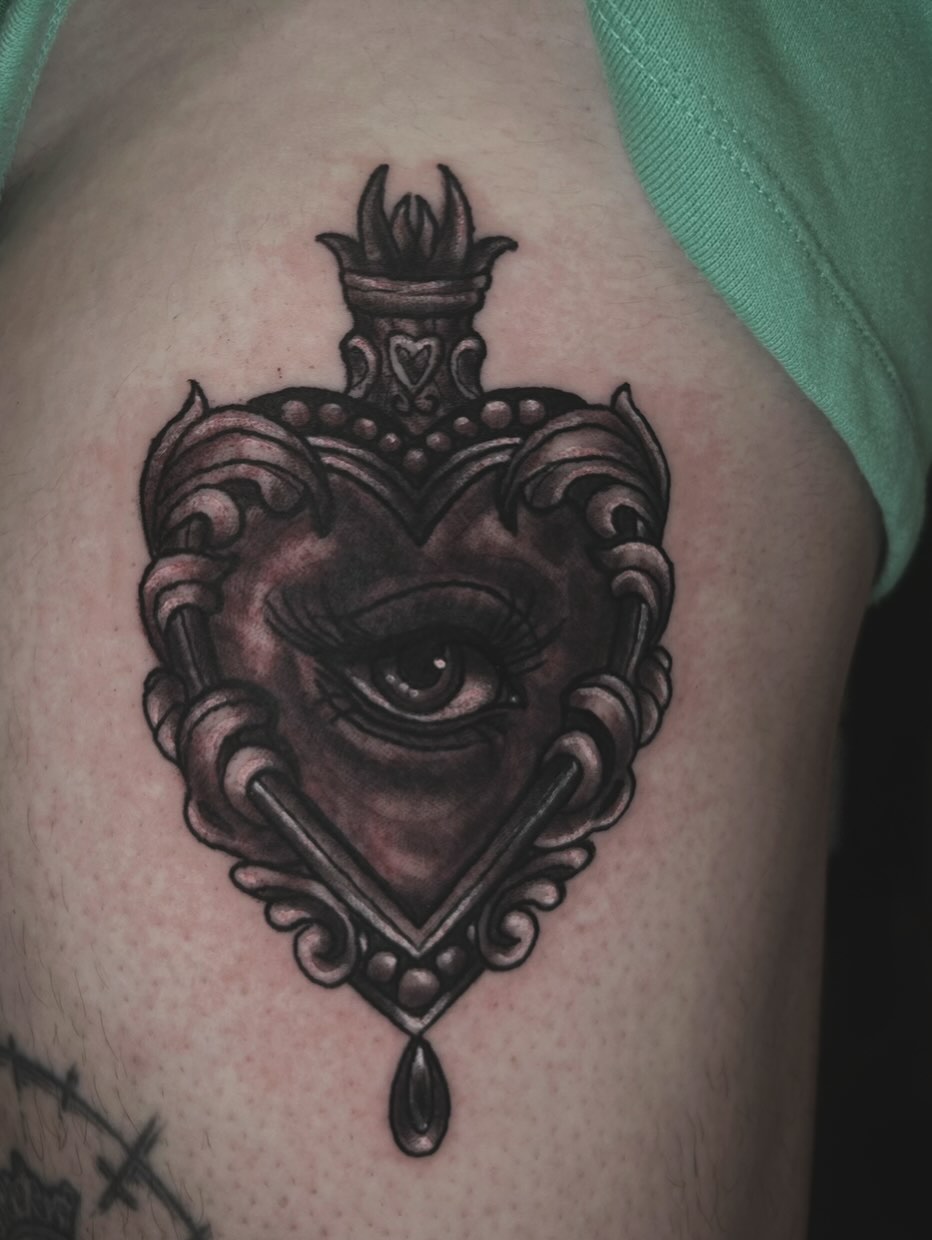 Tattoo by @carlentatooine — black_and_grey, realism