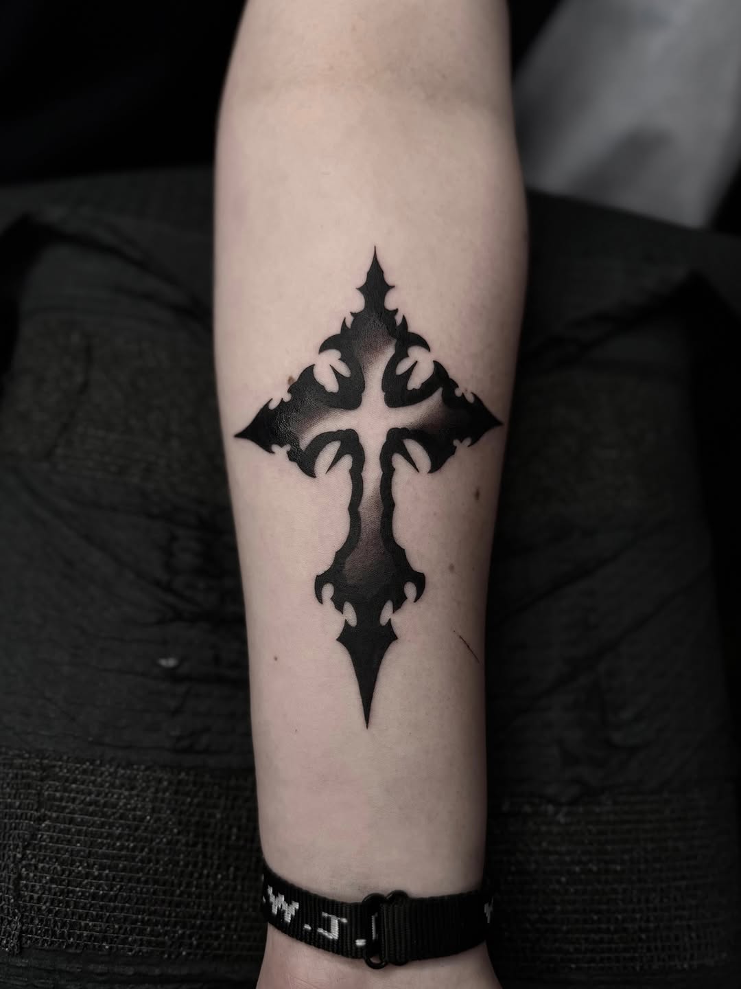 Tattoo by @gloomkvlt β blackwork