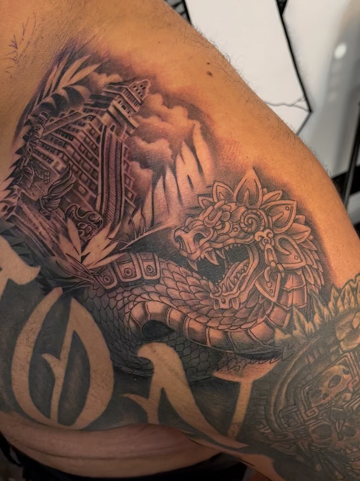 Serpent warrior geometric tattoo on the shoulder by Kwete Tatuajes