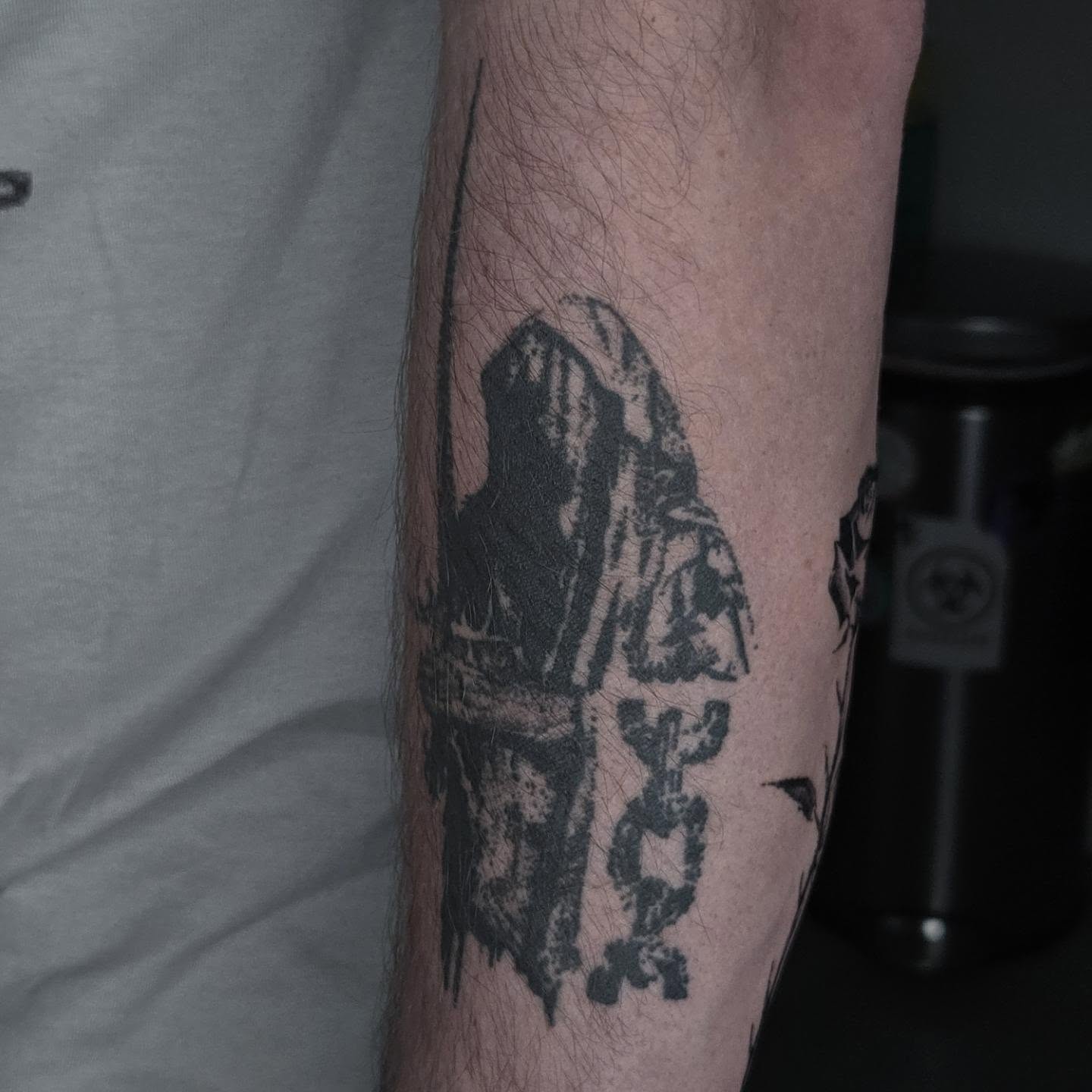 Robot black and grey tattoo on the forearm by ⚙️ 𝔄𝔞𝔯𝔬𝔫 𝔇. ⚙️